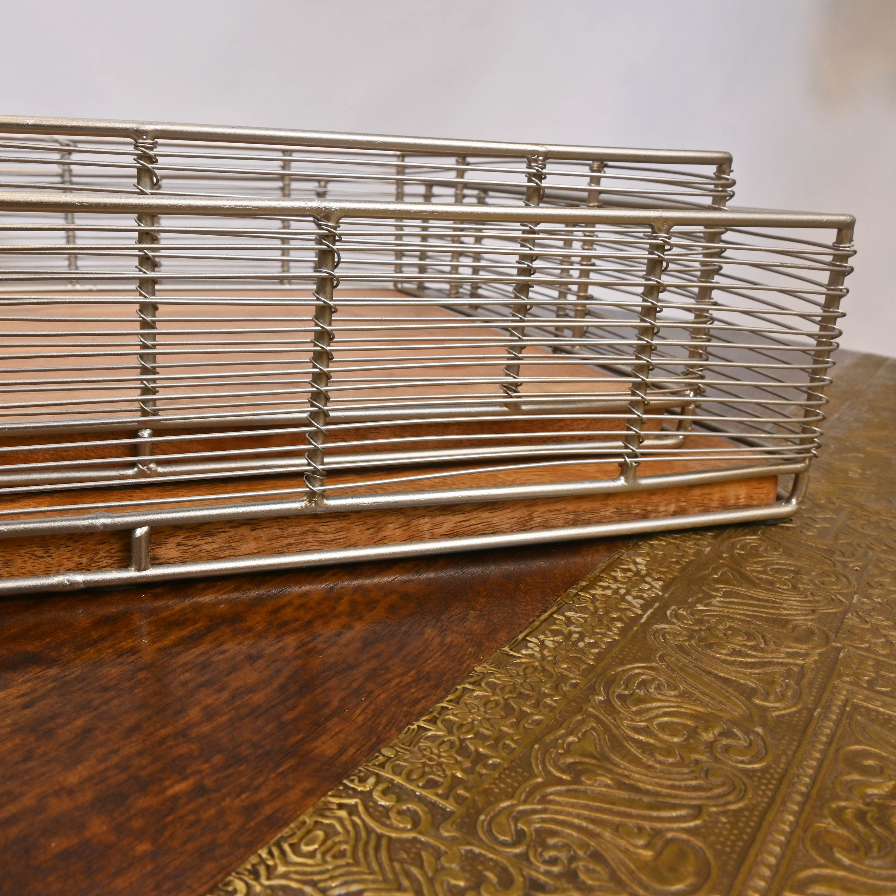 صينية ديكور بقاعدة خشبية من لايف ستايل - طقم من قطعتين-household-decor-boxesandtrays-image-3