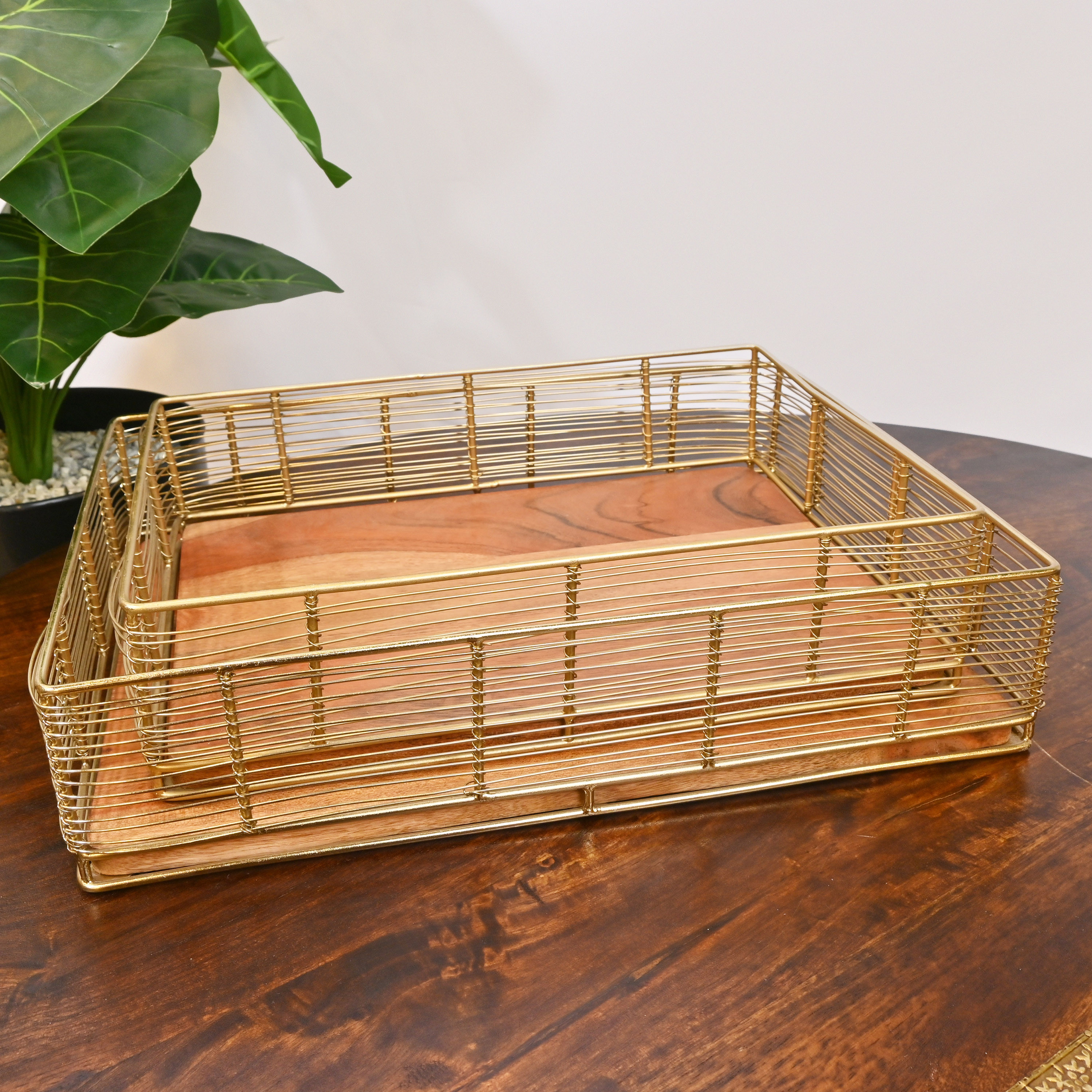 صواني ديكور بقاعدة خشب صنعت بواسطة لايف ستايل - طقم من قطعتين-household-decor-boxesandtrays-image-1