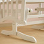 مهد رضّع خشبي بآلية تأرجح متوازية من جيجلز-baby-nursery-furniture-cribsandbeds-bassinets-image-4