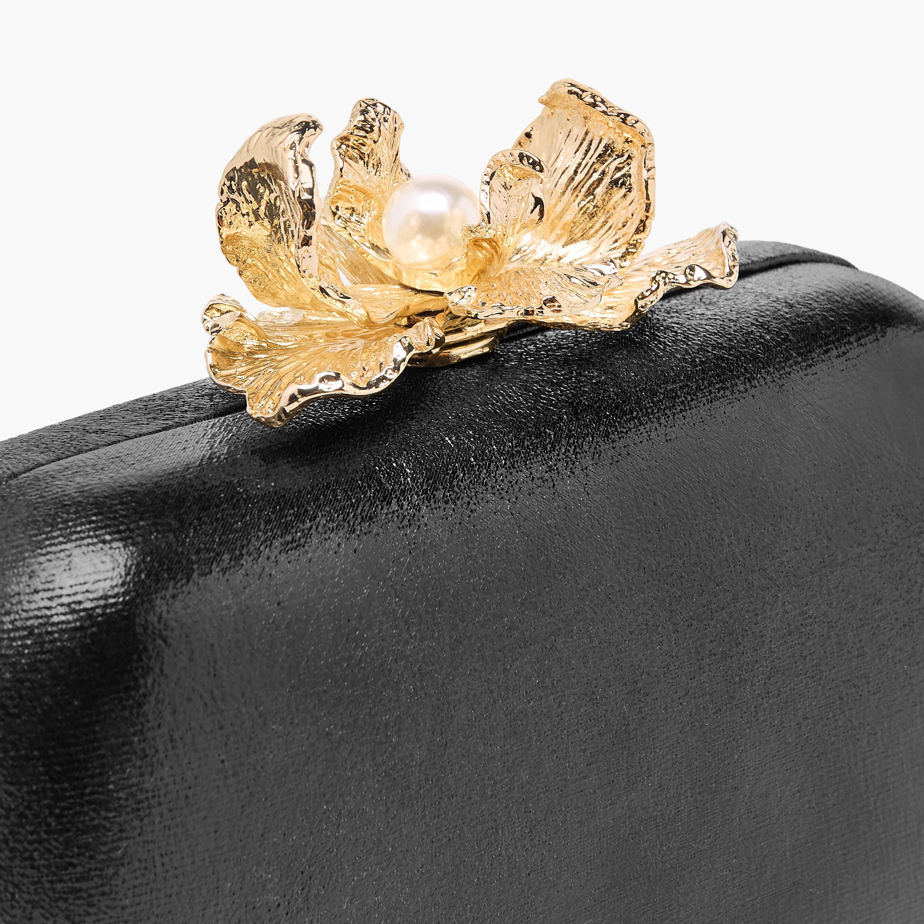 شنطة كلاتش بزينة أزهار وحزام سلسلة قابل للفصل من ساشا-women-bagsandwallets-handbags-image-4