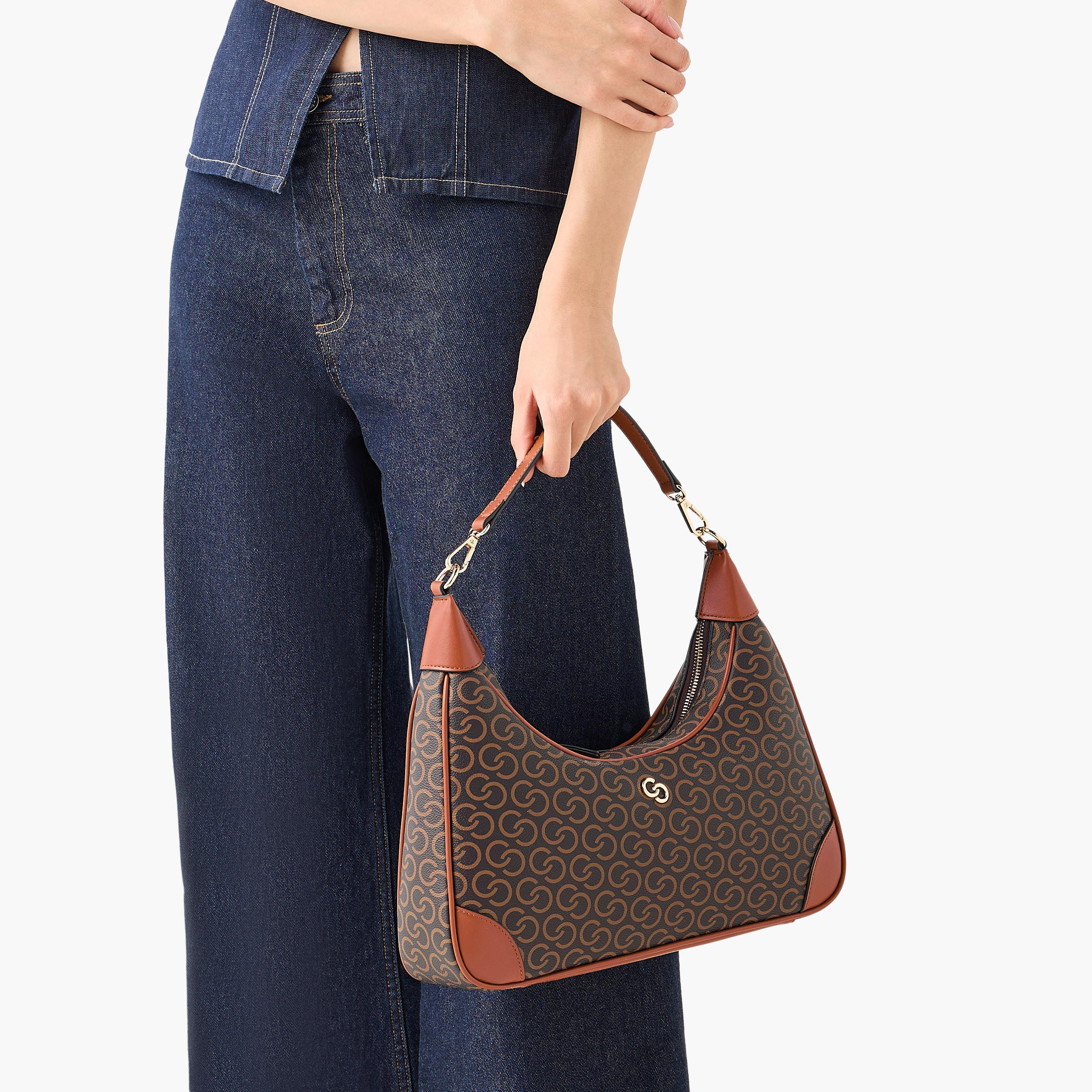 شنطة كتف بطبعات مونوجرام وحزام قابل للفصل من سيليست-women-bagsandwallets-handbags-image-2