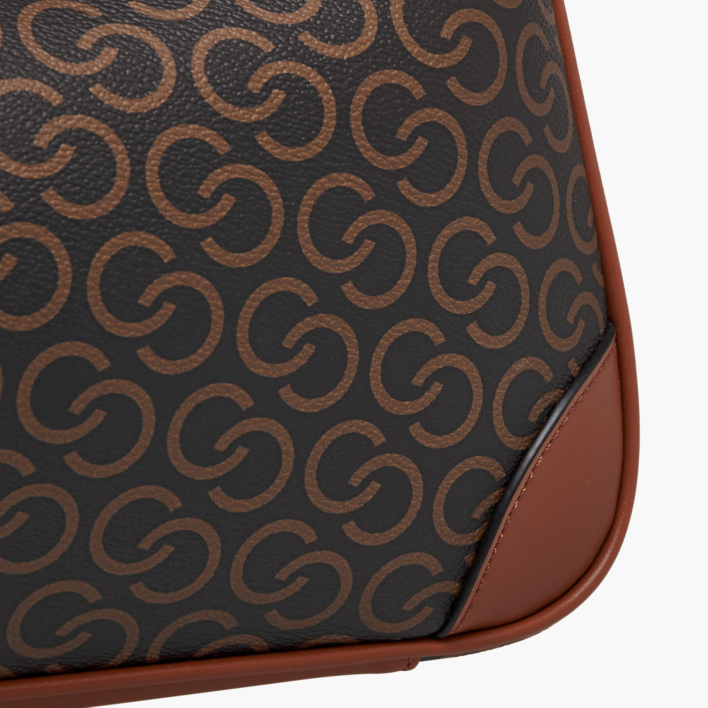شنطة كتف بطبعات مونوجرام وحزام قابل للفصل من سيليست-women-bagsandwallets-handbags-image-7
