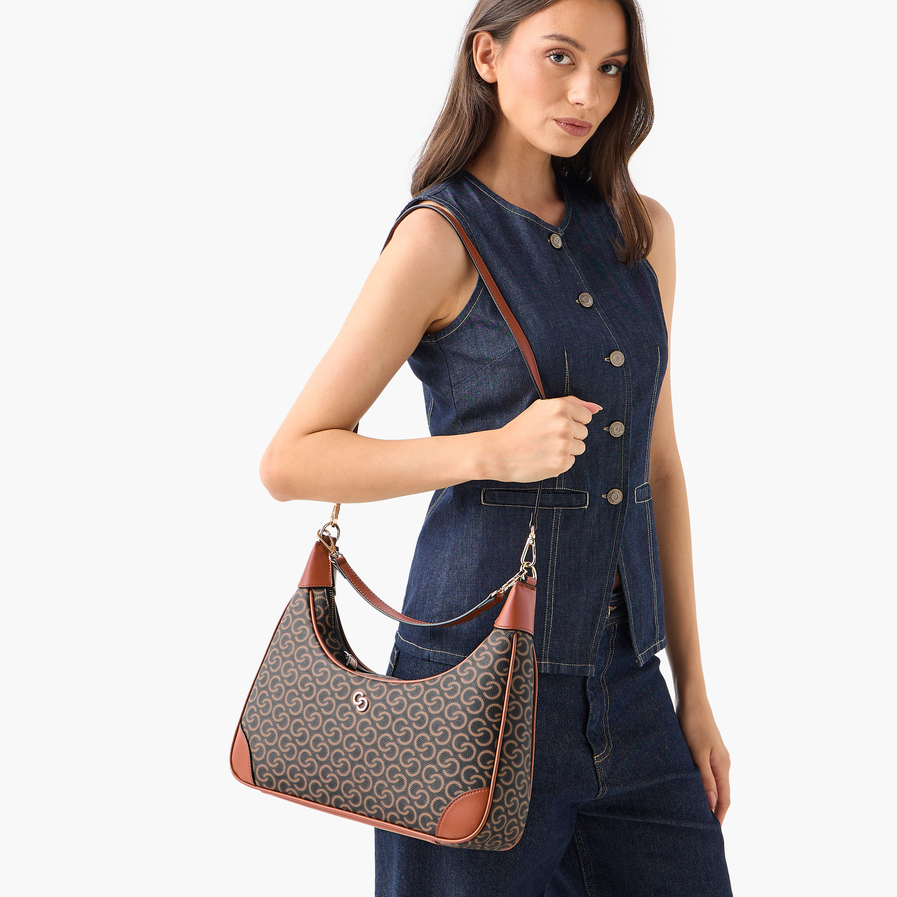 شنطة كتف بطبعات مونوجرام وحزام قابل للفصل من سيليست-women-bagsandwallets-handbags-image-8