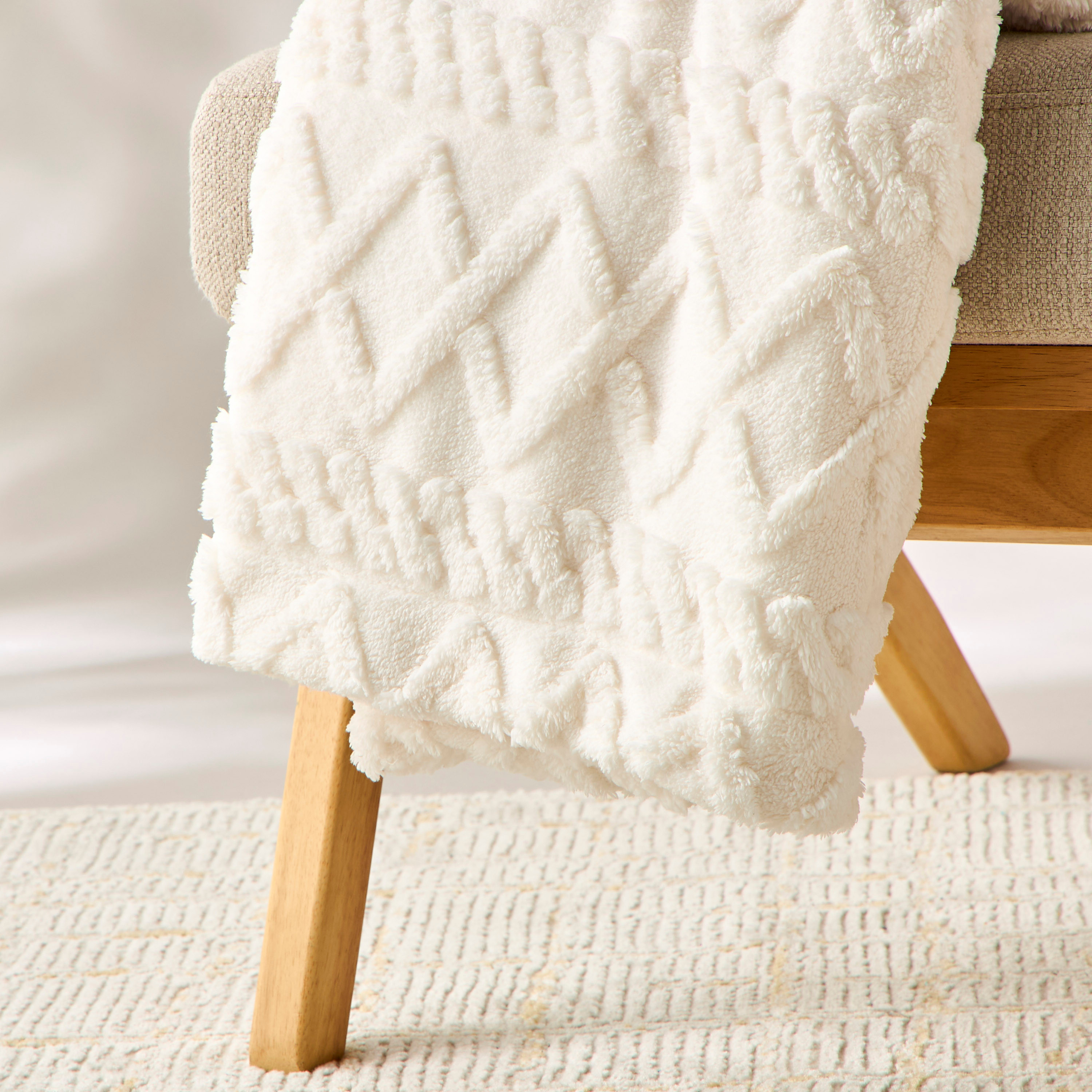 Textured Jacquard Faux Fur Throw - 127x152 cms-household-cushionsandthrows-throwsandblankets-throws-image-4