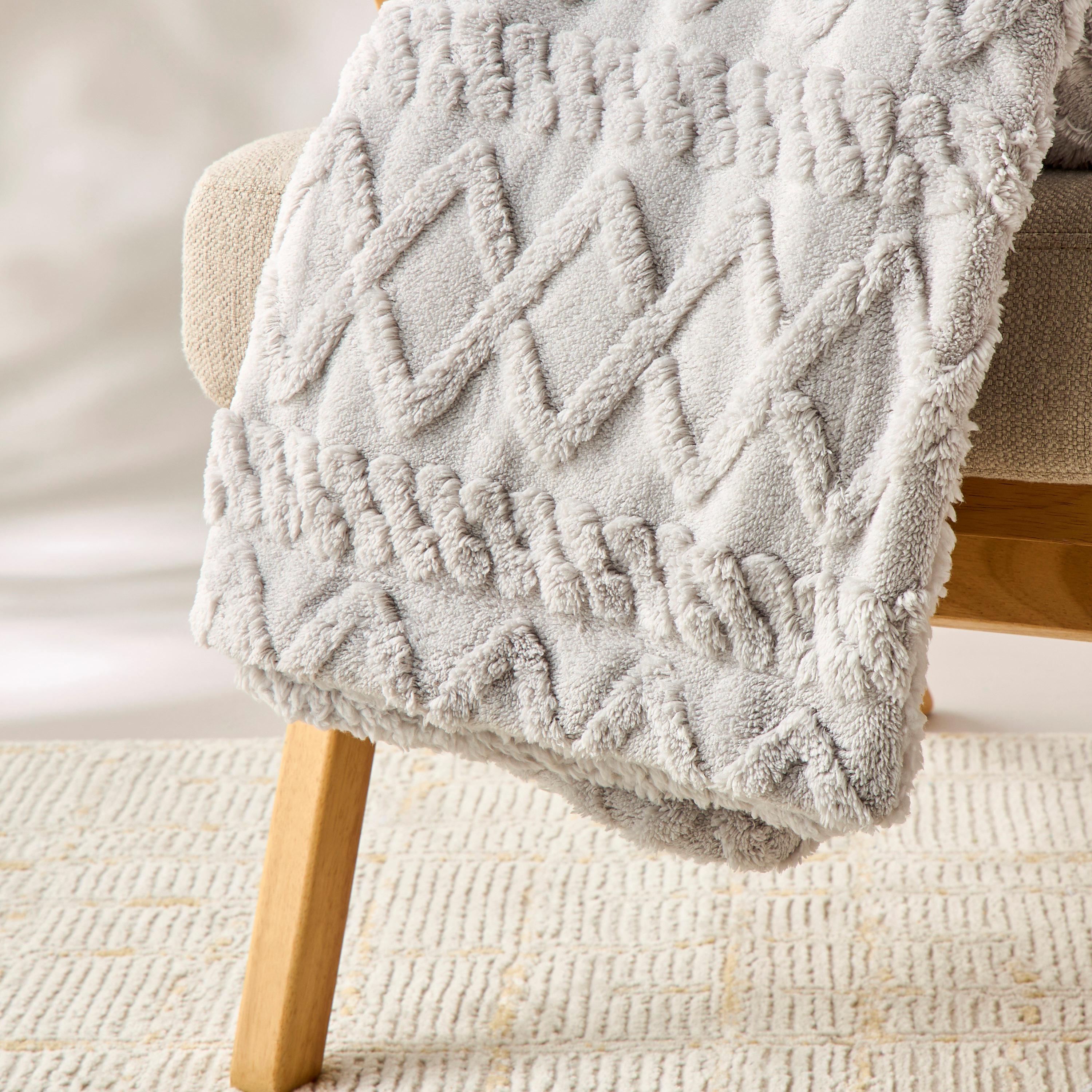 بطانية جاكار فرو صناعي بارزة الملمس - 127x152 سم-household-cushionsandthrows-throwsandblankets-throws-image-4