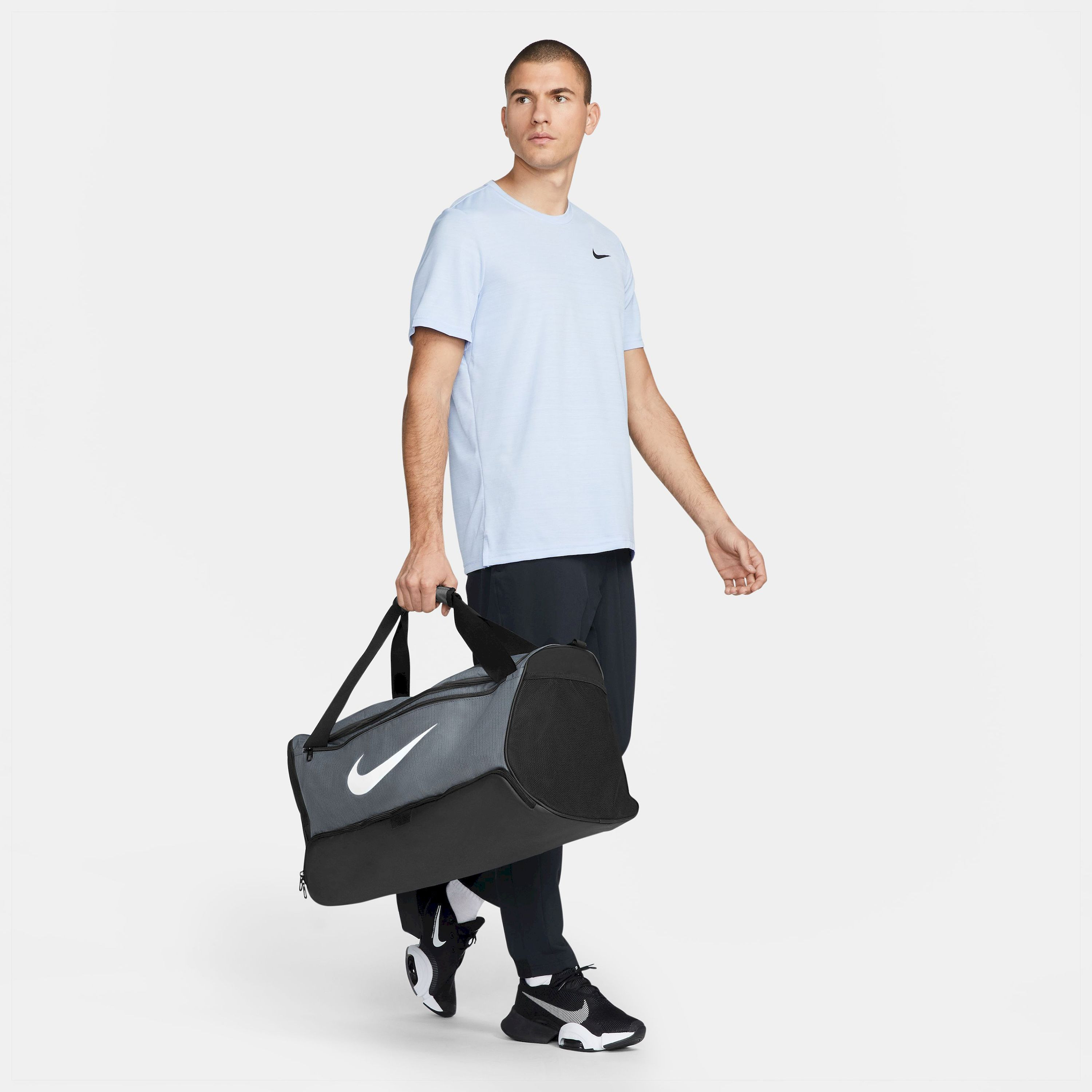 نايكي- شنطة دافل رياضية برازيليا 9.5 للرجال، متوسطة، 60 لترًا NKDH7710 | OE-sports-gear-gym-image-5
