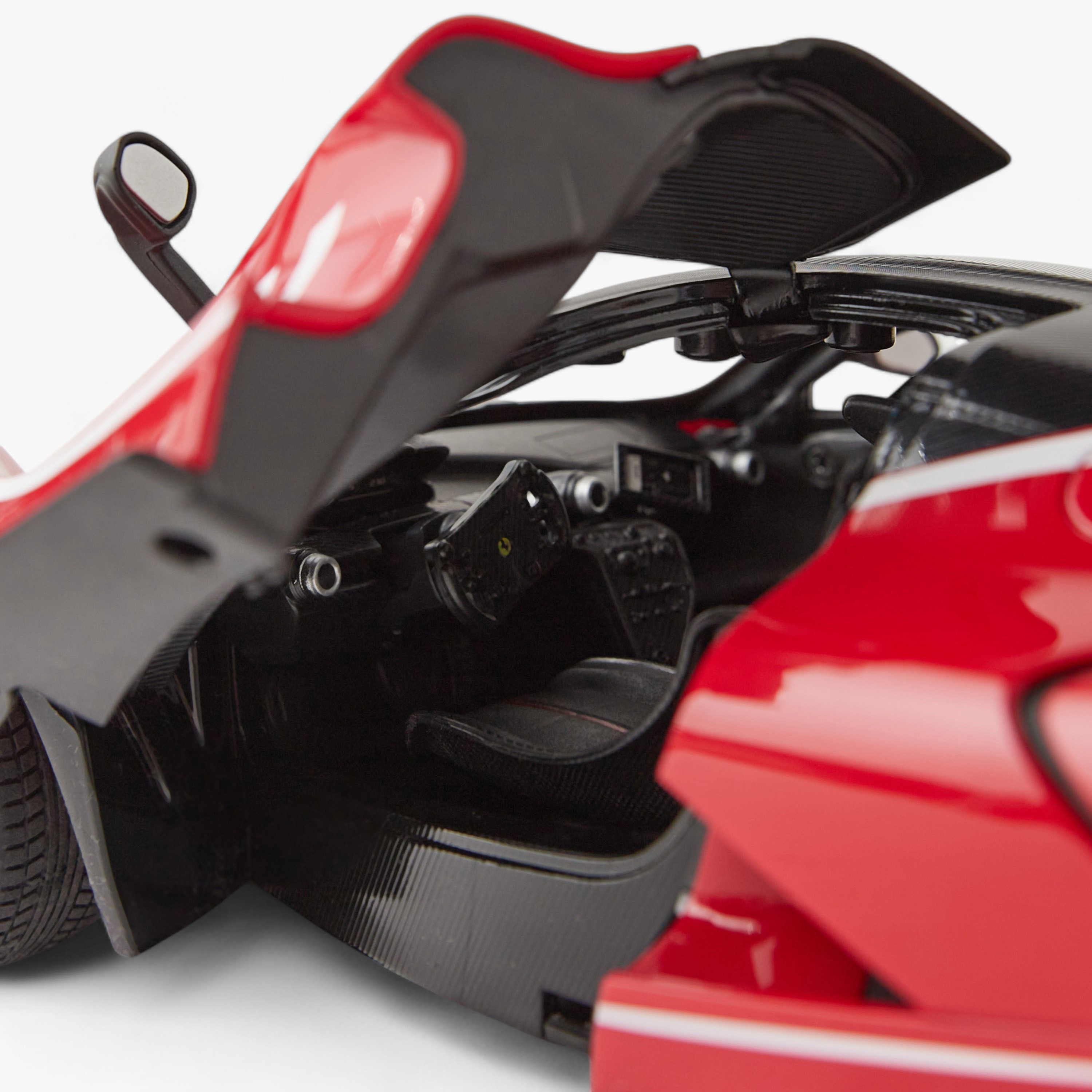 Rastar Ferrari FXX K Evo Remote Control Car-toys-remotecontrolledvehicles-rcvehicles-image-6