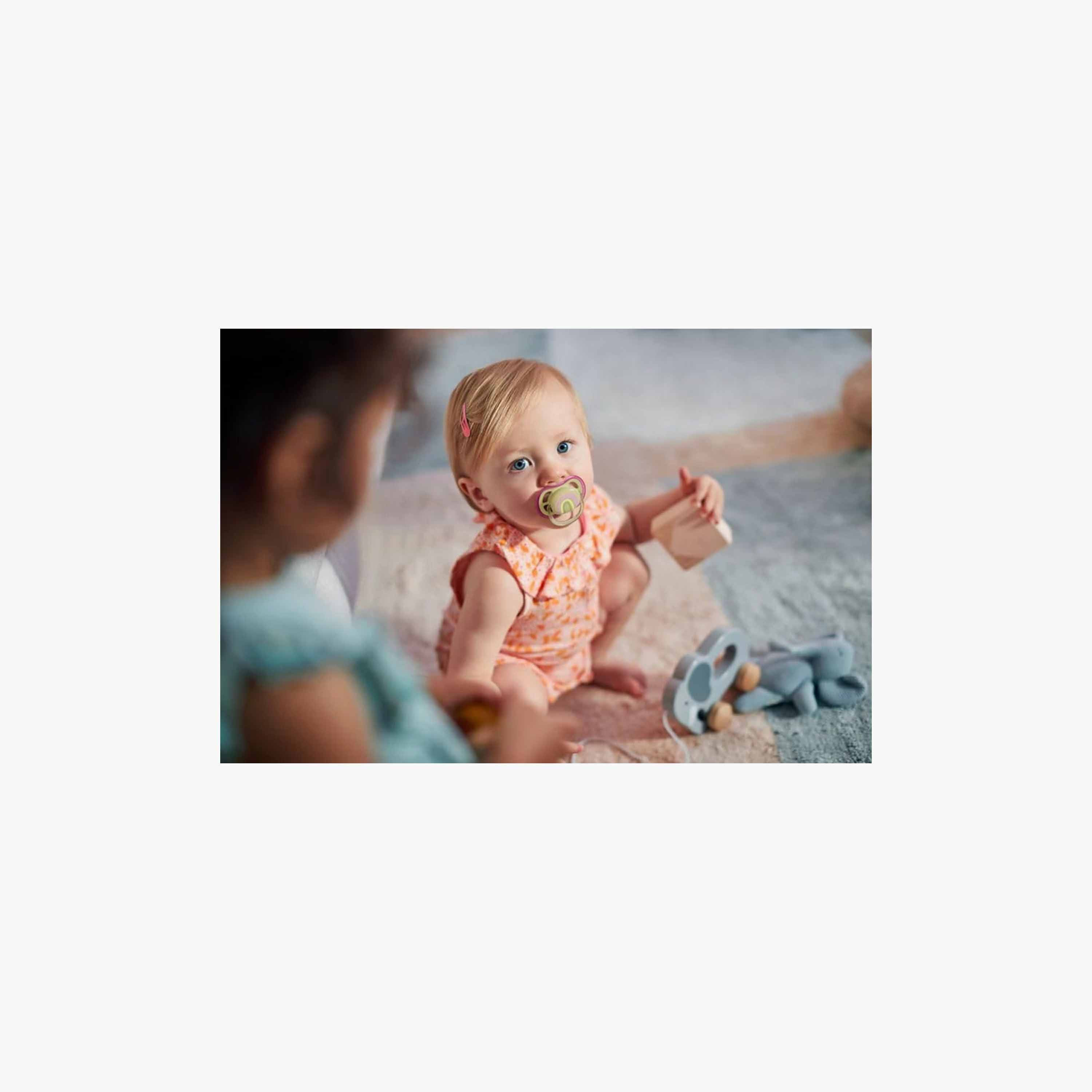 Pack of 2 Philips Avent Ultra Air Baby Pacifier with Orthodontic Design, 0-6 Months-baby-feeding-pacifiers-image-4