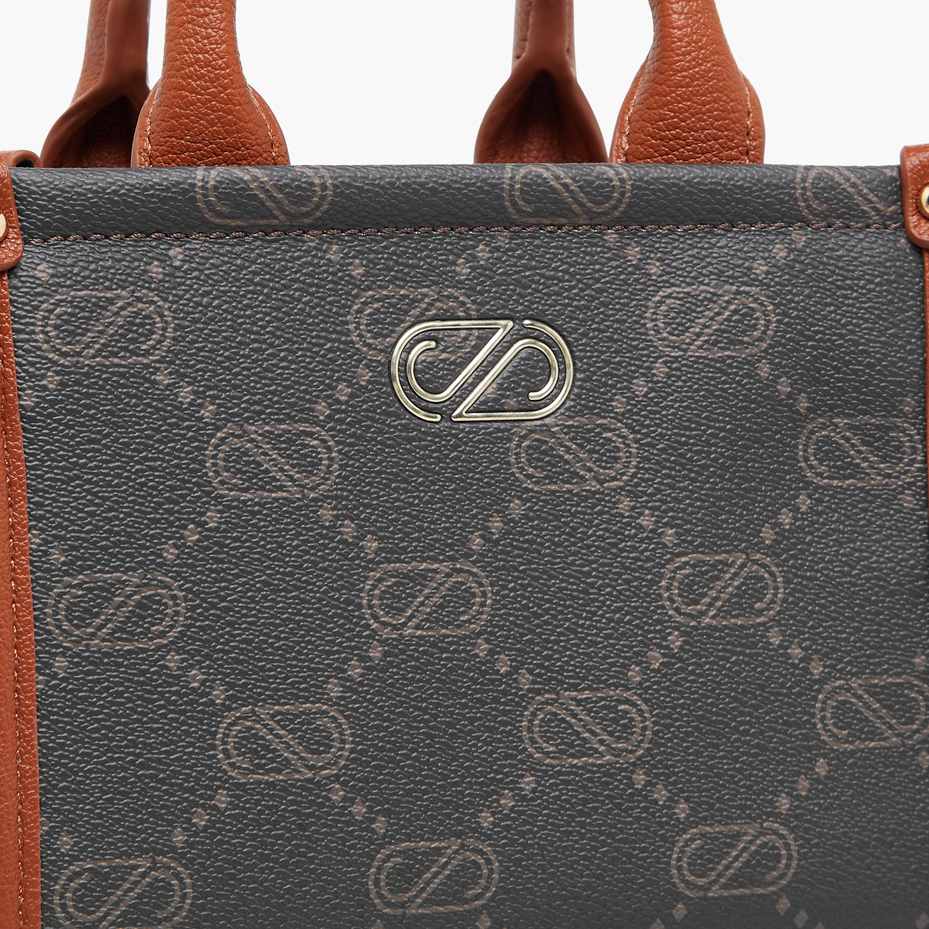 شنطة كروس بودي بحزام قابل للتعديل وطبعات مونوجرام من ساشا-women-bagsandwallets-handbags-image-5