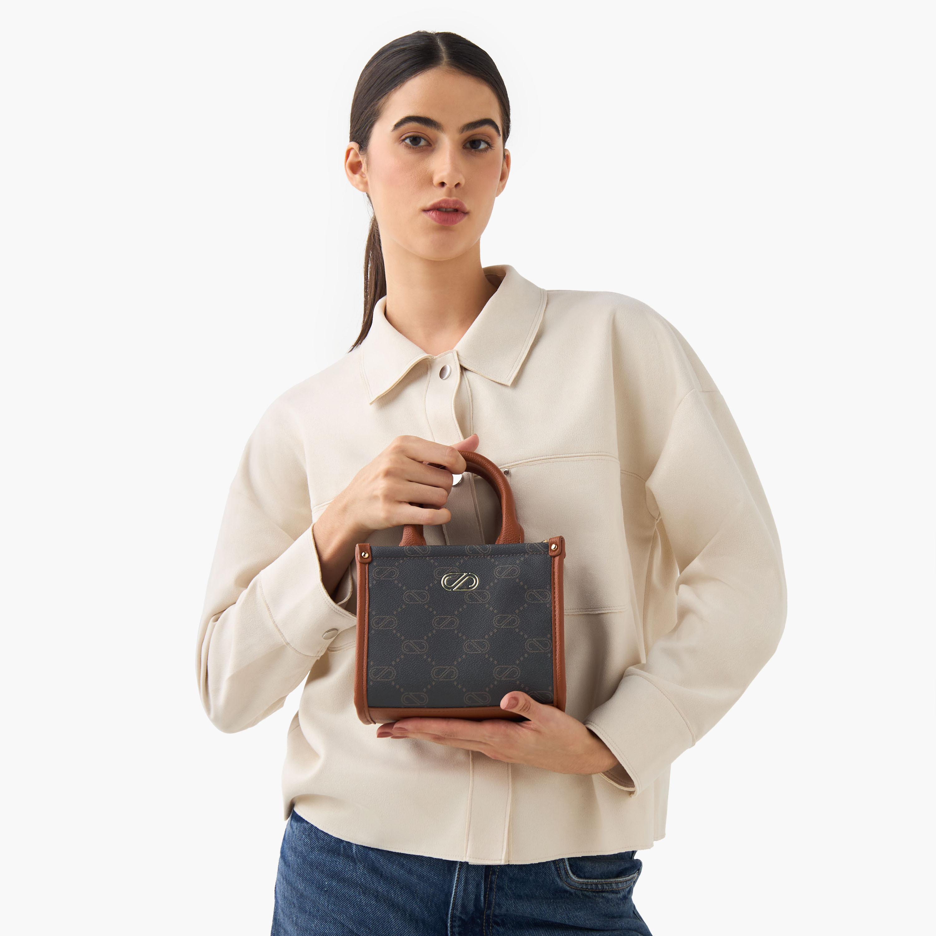شنطة كروس بودي بحزام قابل للتعديل وطبعات مونوجرام من ساشا-women-bagsandwallets-handbags-image-8