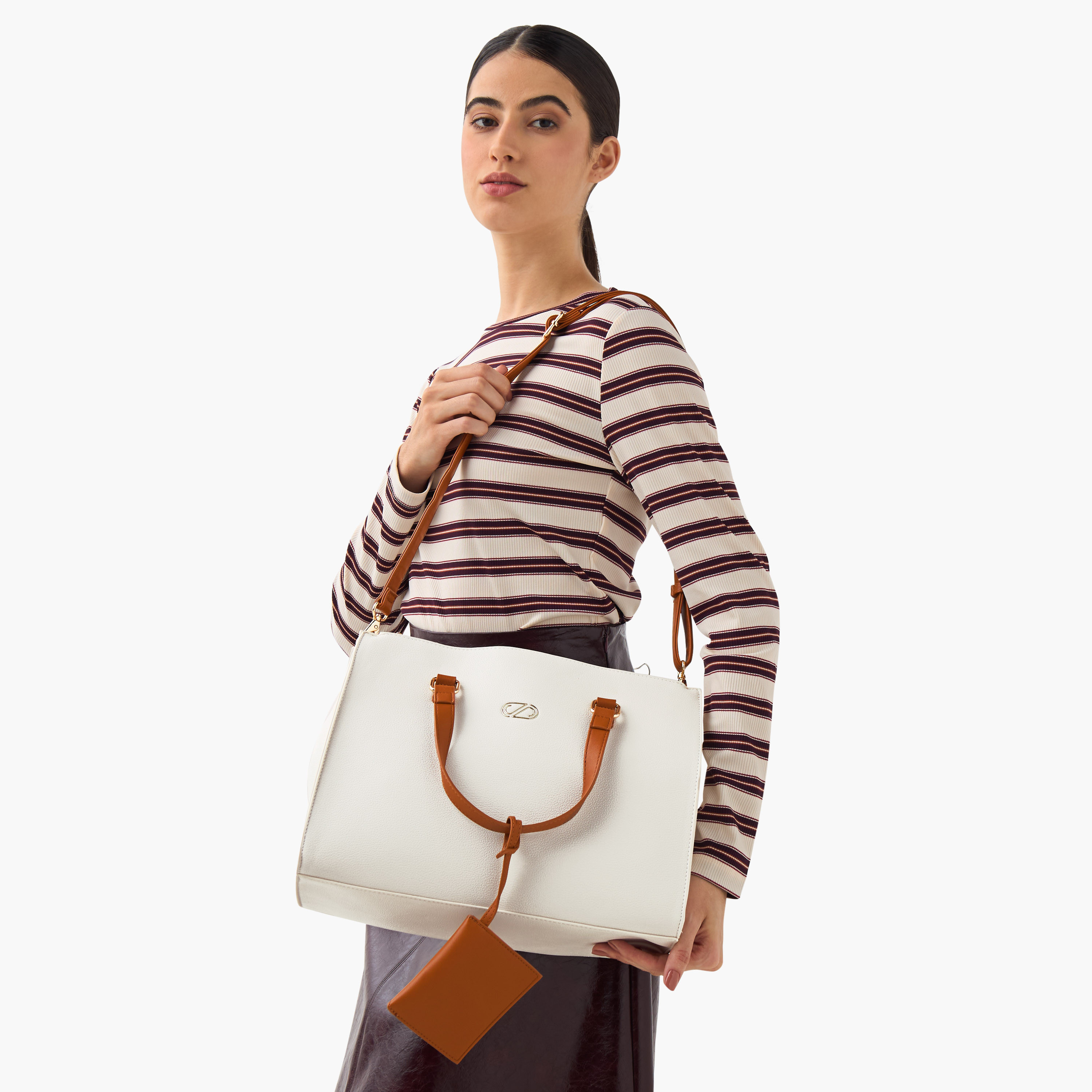 شنطة توت سادة مع حافظة نقود من ساشا-women-bagsandwallets-handbags-image-2