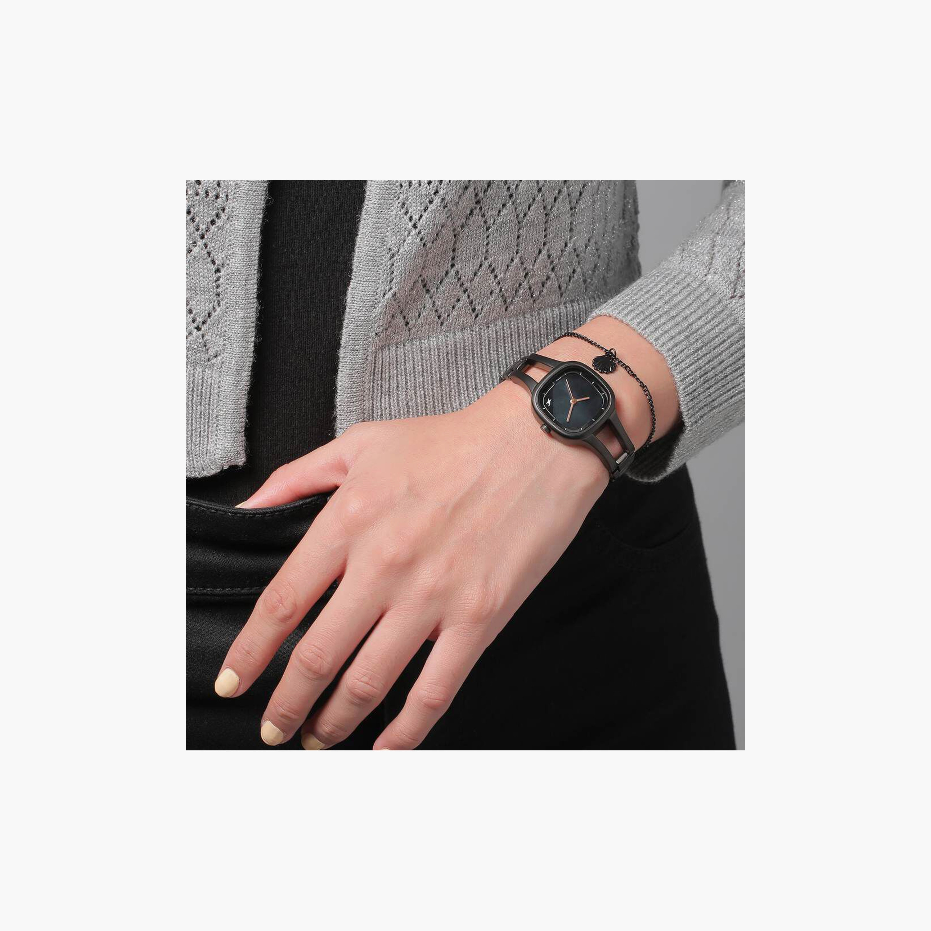 ساعة يد نسائية فاستراك بقطر 28 مم أنالوج سوداء ستانلس ستيل مع سوار | 6147NM04-women-watchesandjewellery-watches-image-6