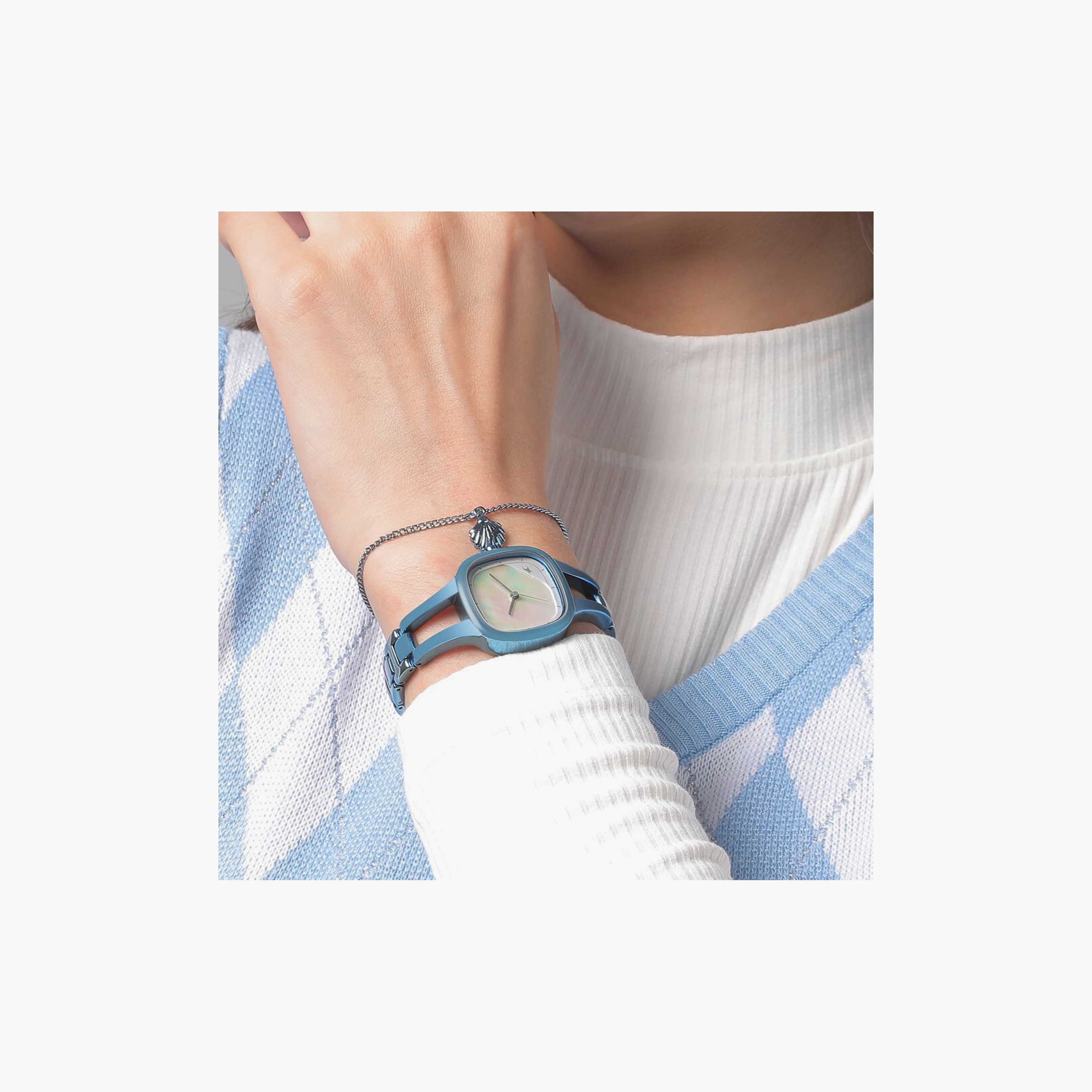 ساعة يد نسائية فاستراك بقطر 28 مم أنالوج زرقاء ستانلس ستيل مع سوار | 6147QM01-women-watchesandjewellery-watches-image-6