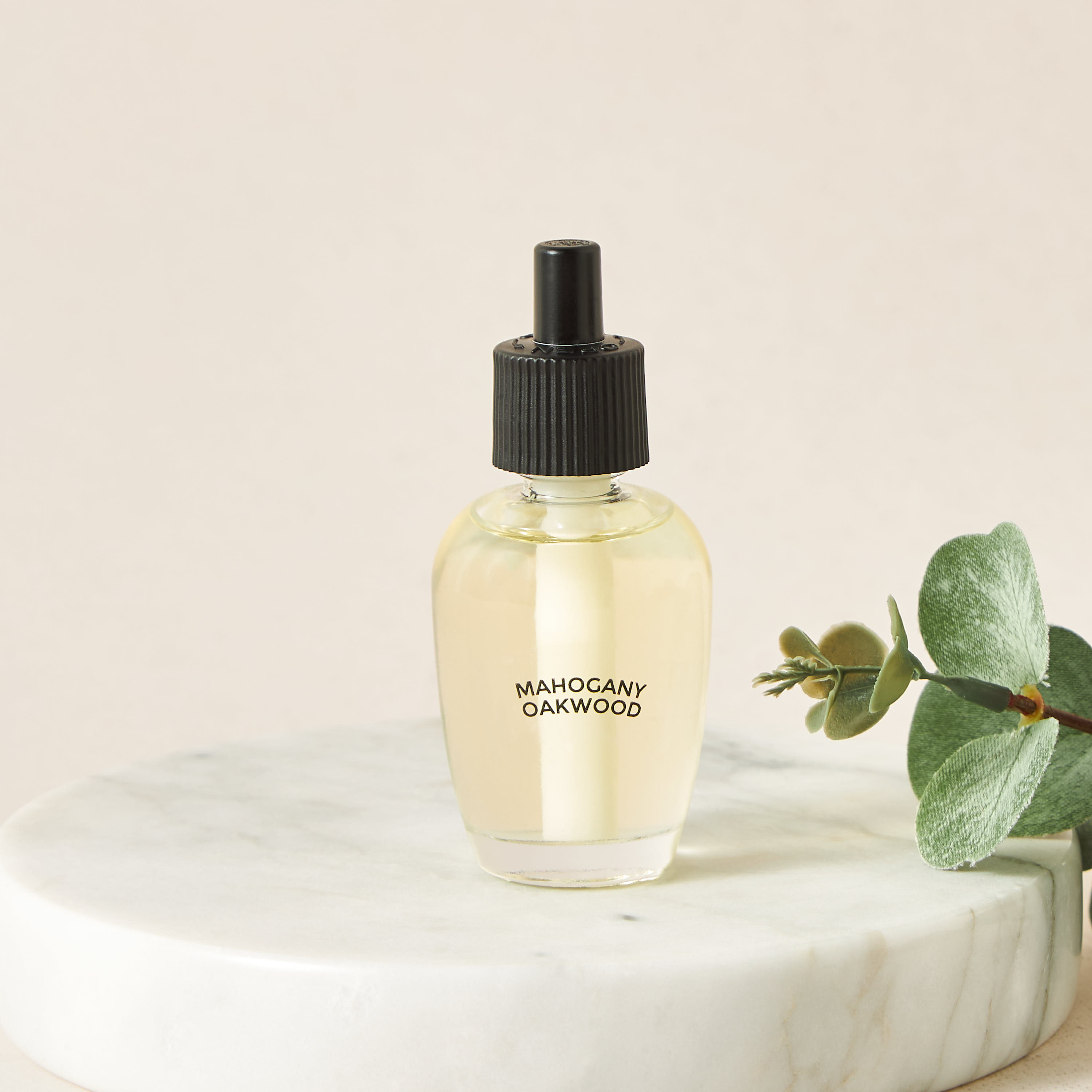 Mahogany Oakwood Home Fragrance Plug-In Refill - 26 ml-household-homefragrance-fragranceoilsandessence-image-2