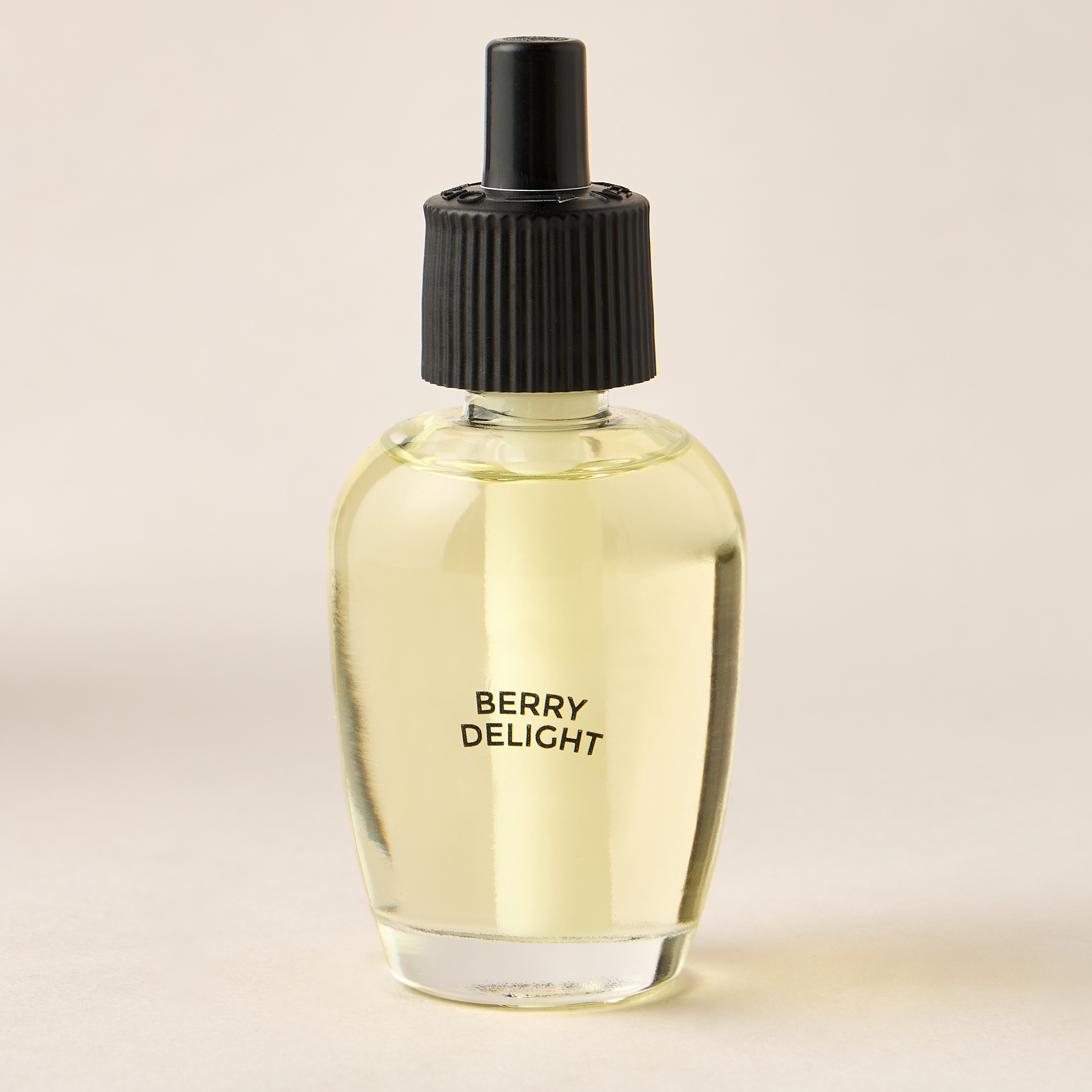 Mahogany Oakwood Home Fragrance Plug-In Refill - 26 ml-household-homefragrance-fragranceoilsandessence-image-1