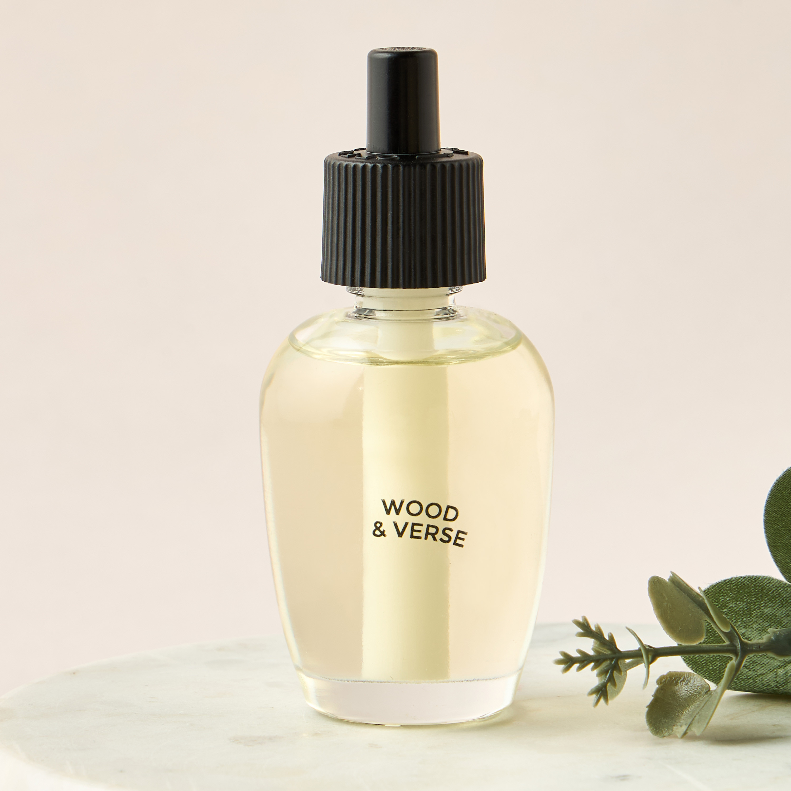 Mahogany Oakwood Home Fragrance Plug-In Refill - 26 ml-household-homefragrance-fragranceoilsandessence-image-4