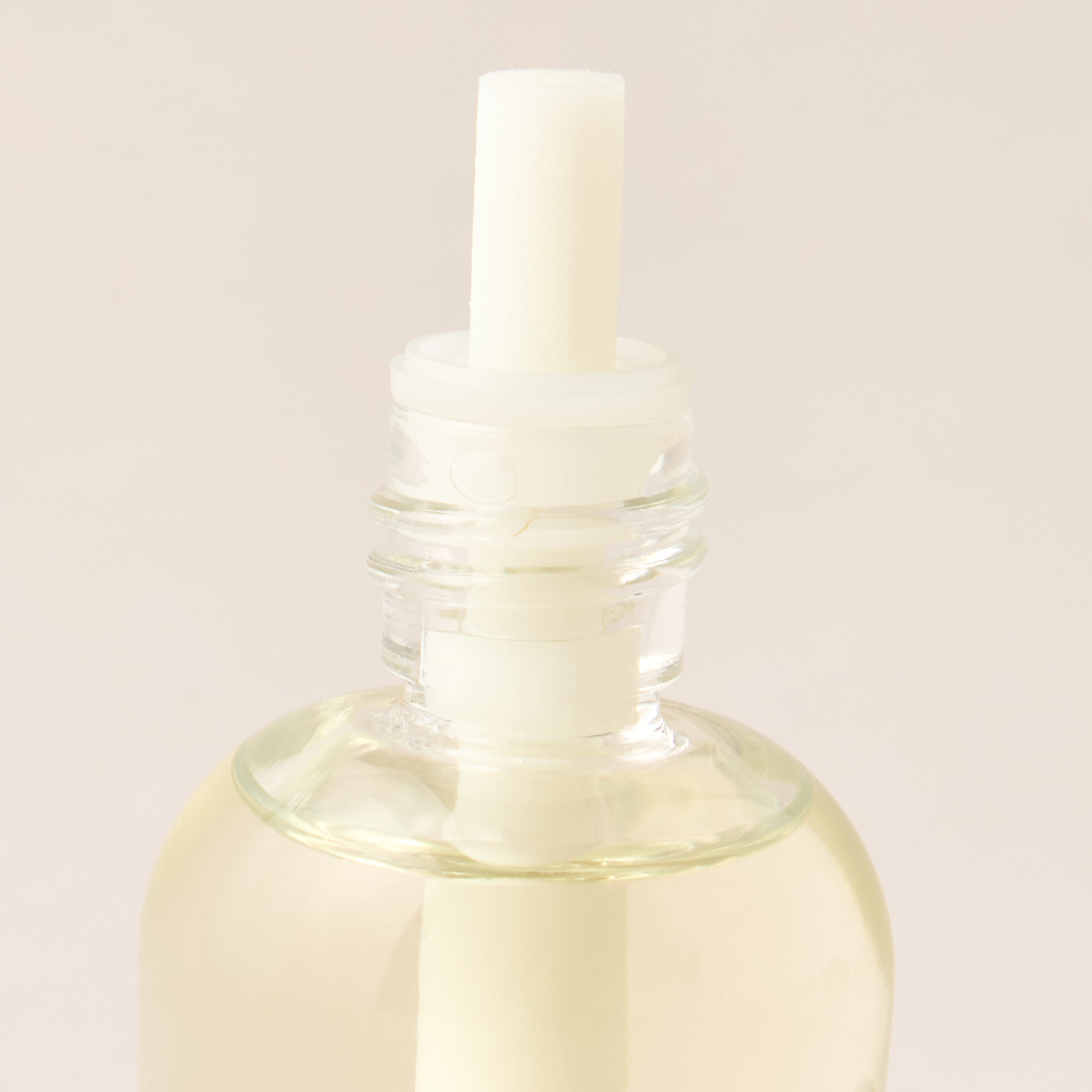 Mahogany Oakwood Home Fragrance Plug-In Refill - 26 ml-household-homefragrance-fragranceoilsandessence-image-3