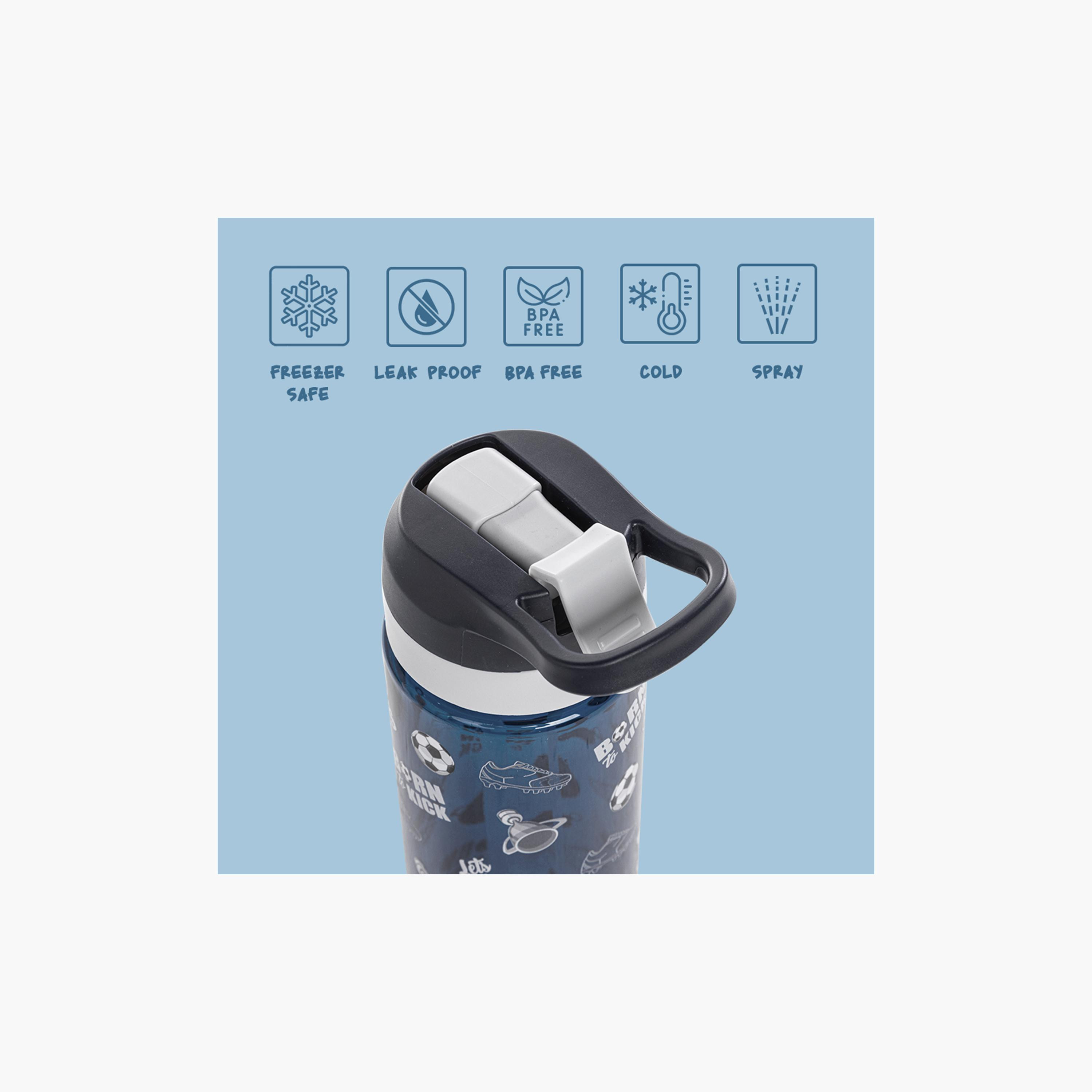 زجاجة مياه تريتان مع بخاخ من إيزي كيدز - 750 مل - كرة قدم - أزرق-school-waterbottles-image-16