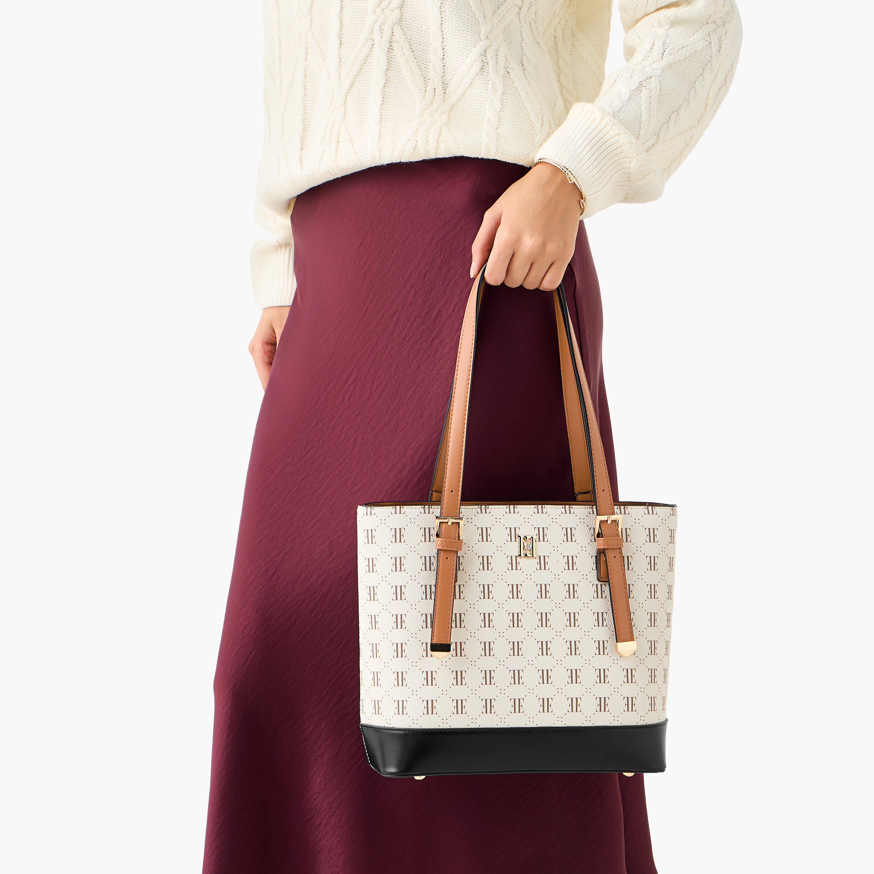 شنطة توتي بطبعات مونوجرام وسحاب إغلاق من إيل-women-bagsandwallets-handbags-image-2
