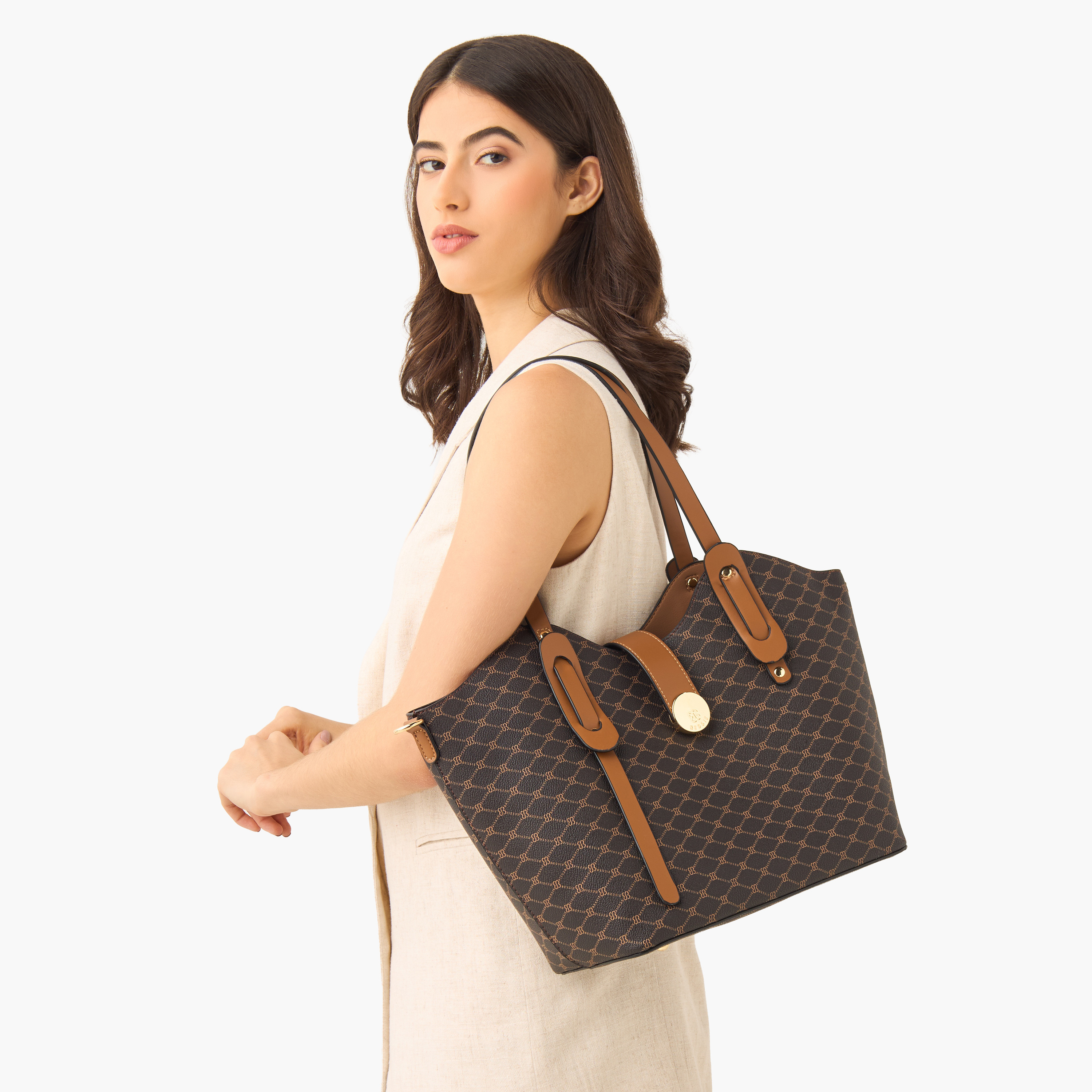 شنطة تسوق بحزام قابل للفصل وطبعات مونوجرام من بيسي لندن-women-bagsandwallets-handbags-image-2