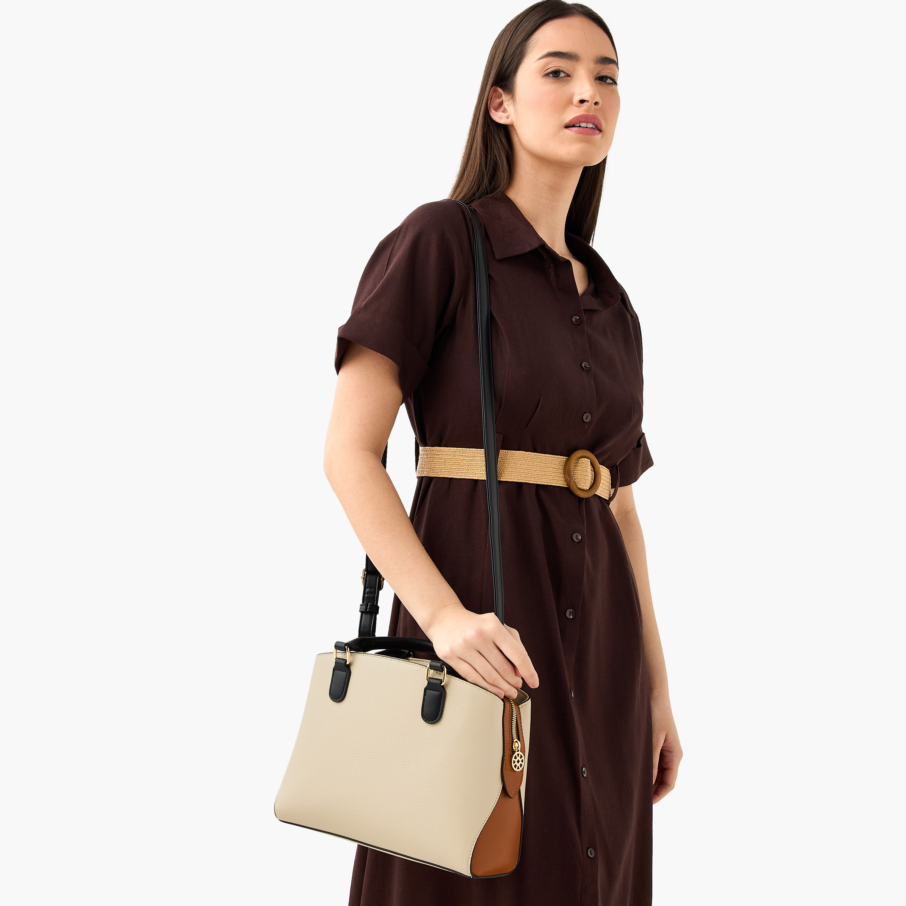 شنطة توتي بارزة الملمس بمقابض علوية كودس من ساشا-women-bagsandwallets-handbags-image-2