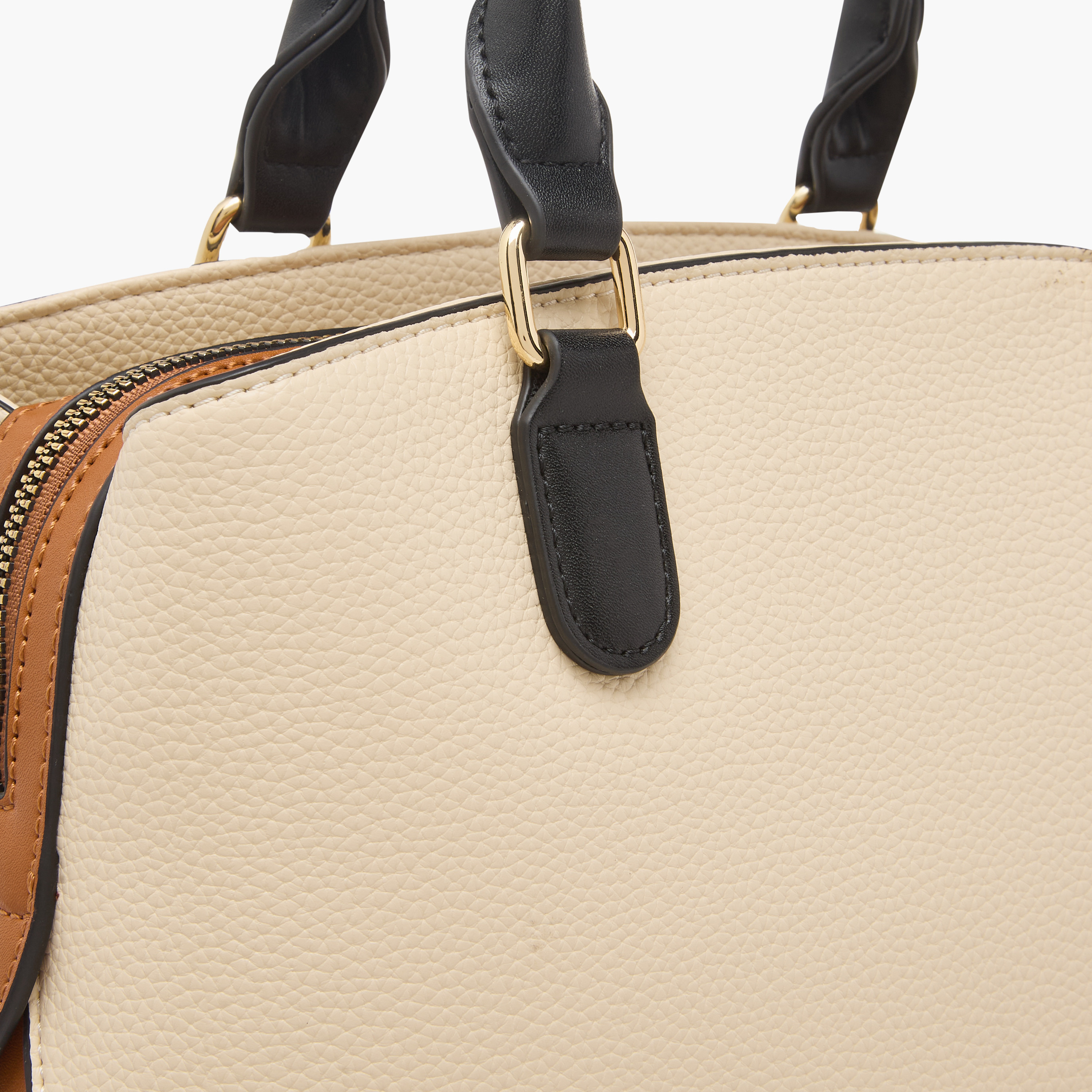 شنطة توتي بارزة الملمس بمقابض علوية كودس من ساشا-women-bagsandwallets-handbags-image-6