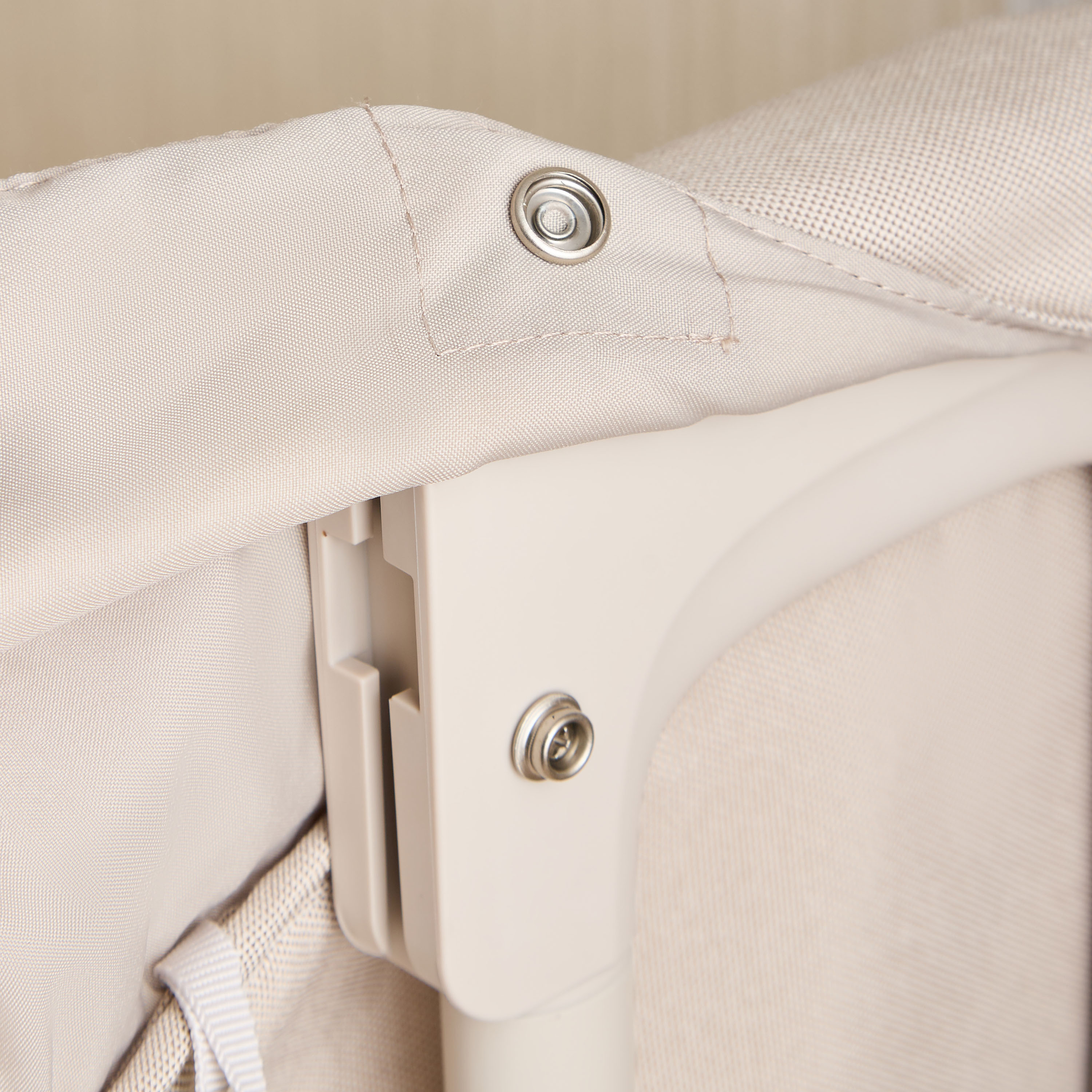 Giggles Abby Baby Bassinet with Bedside Sleeper, 63x20x66 cm-baby-nursery-furniture-cribsandbeds-bassinets-image-10