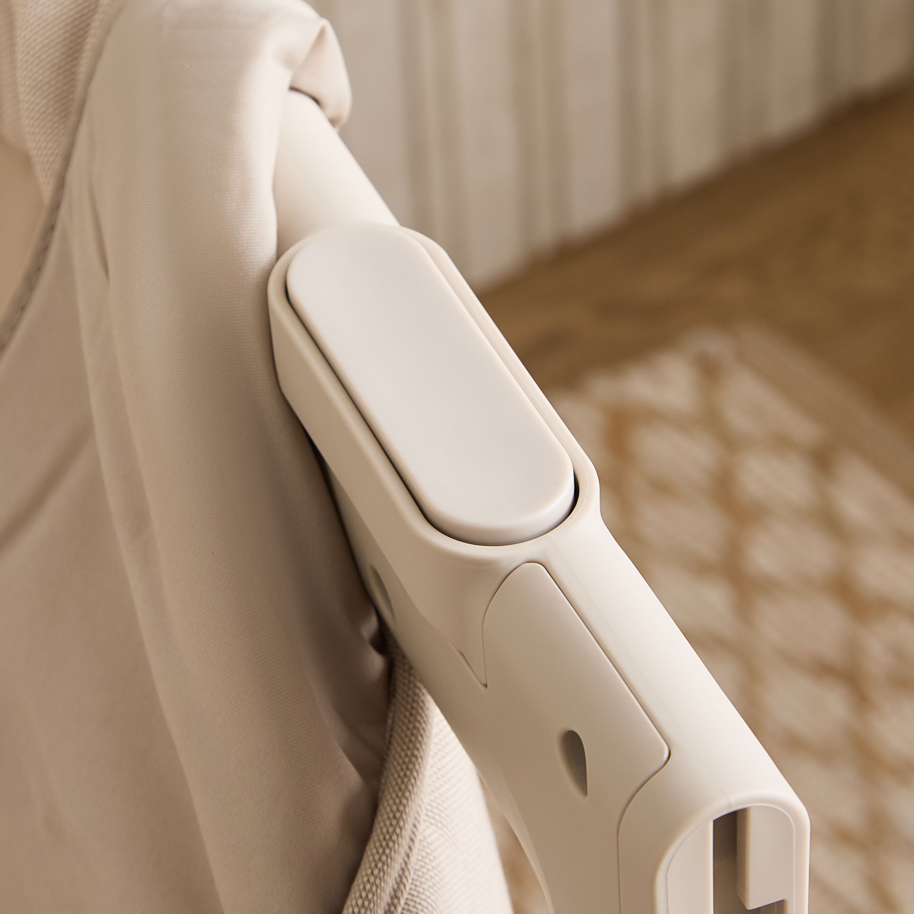 Giggles Abby Baby Bassinet with Bedside Sleeper, 63x20x66 cm-baby-nursery-furniture-cribsandbeds-bassinets-image-9