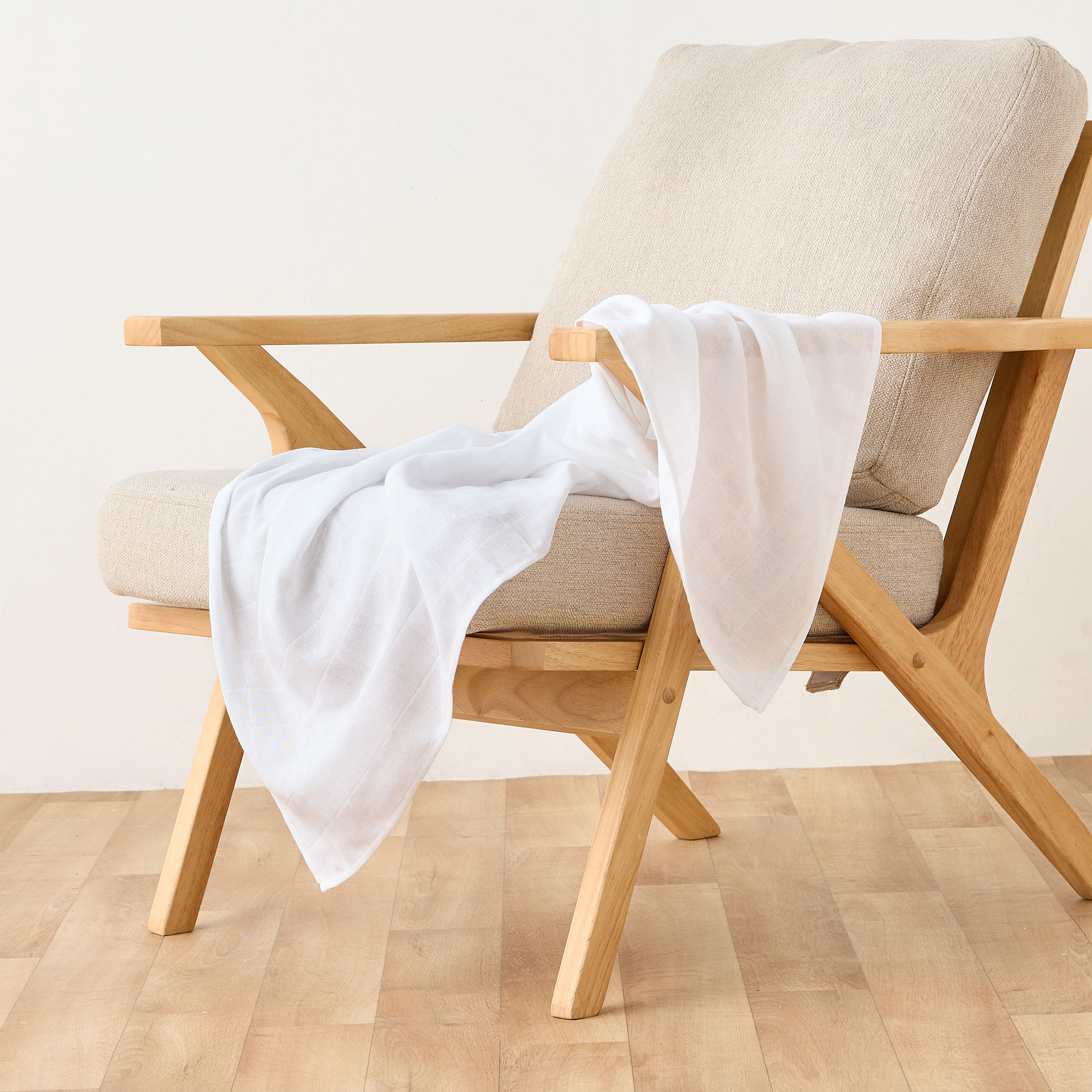 قماط أطفال بموسلين ناعم من جونيورز - 90×90 سم-baby-nursery-blanketsandswaddles-swaddlesandsleepingbags-image-4