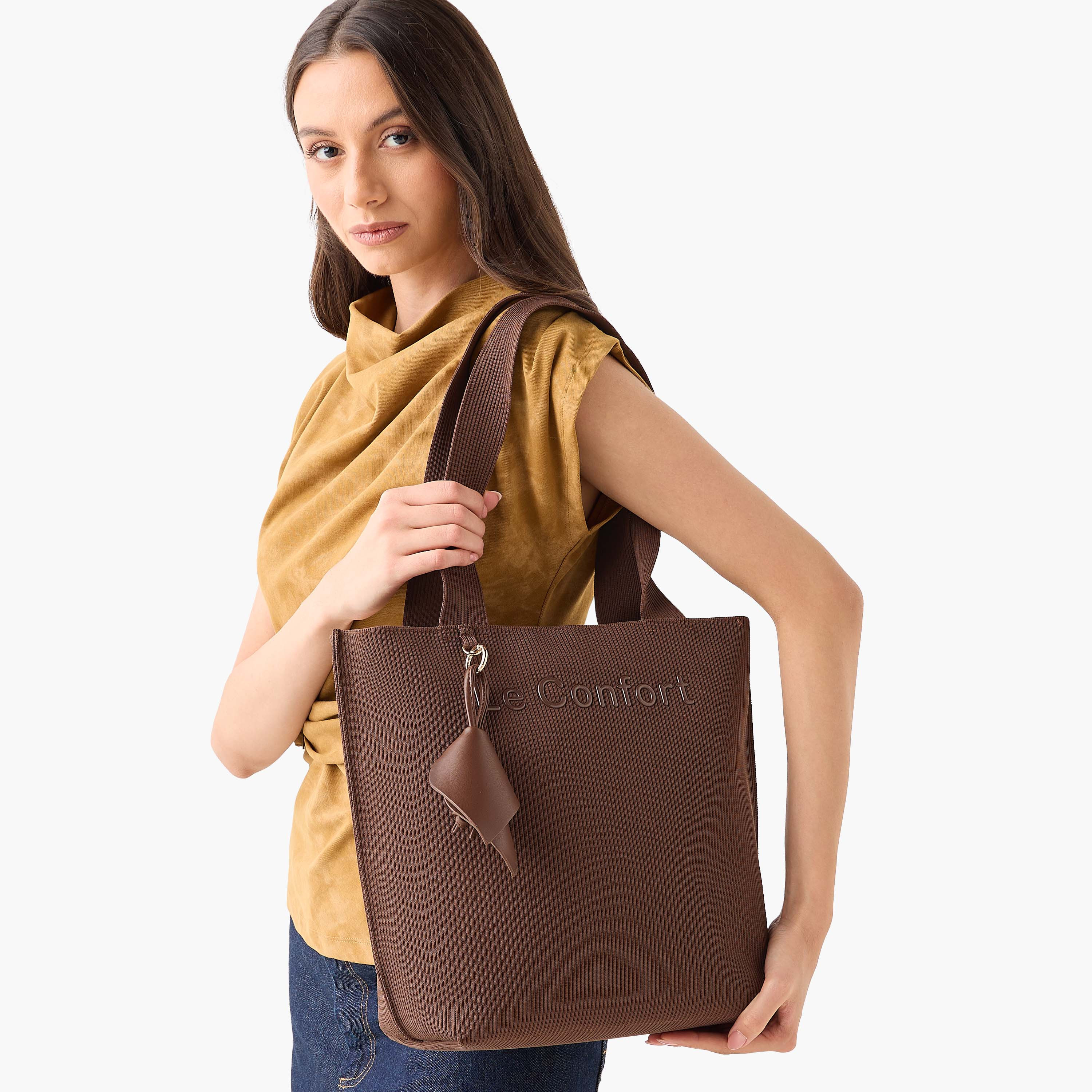 شنطة توتي بارزة الملمس بمقبض مزدوج من لو كونفورت-women-bagsandwallets-handbags-image-2