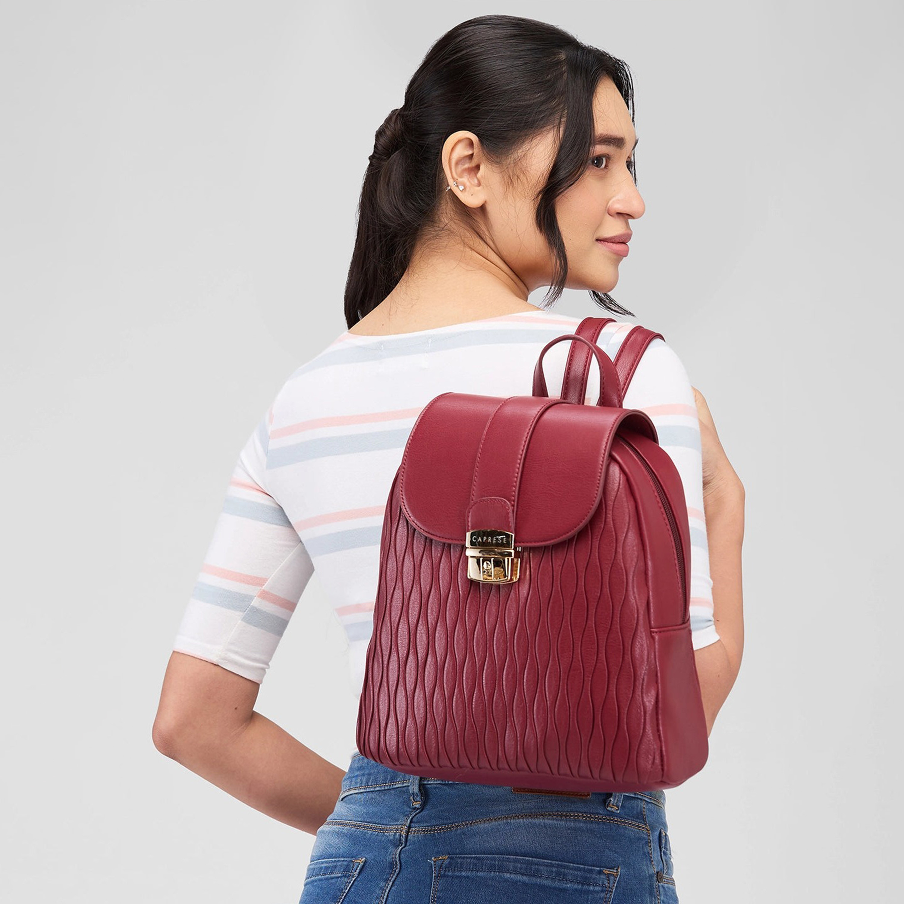 حقيبة ظهر صغيرة بمقبض علوي من كابريزي مع إغلاق بغطاء قلاب وحزام قابل للتعديل | 27 × 24 × 12.5 سم-travel-luggagesandbags-backpacks-image-6