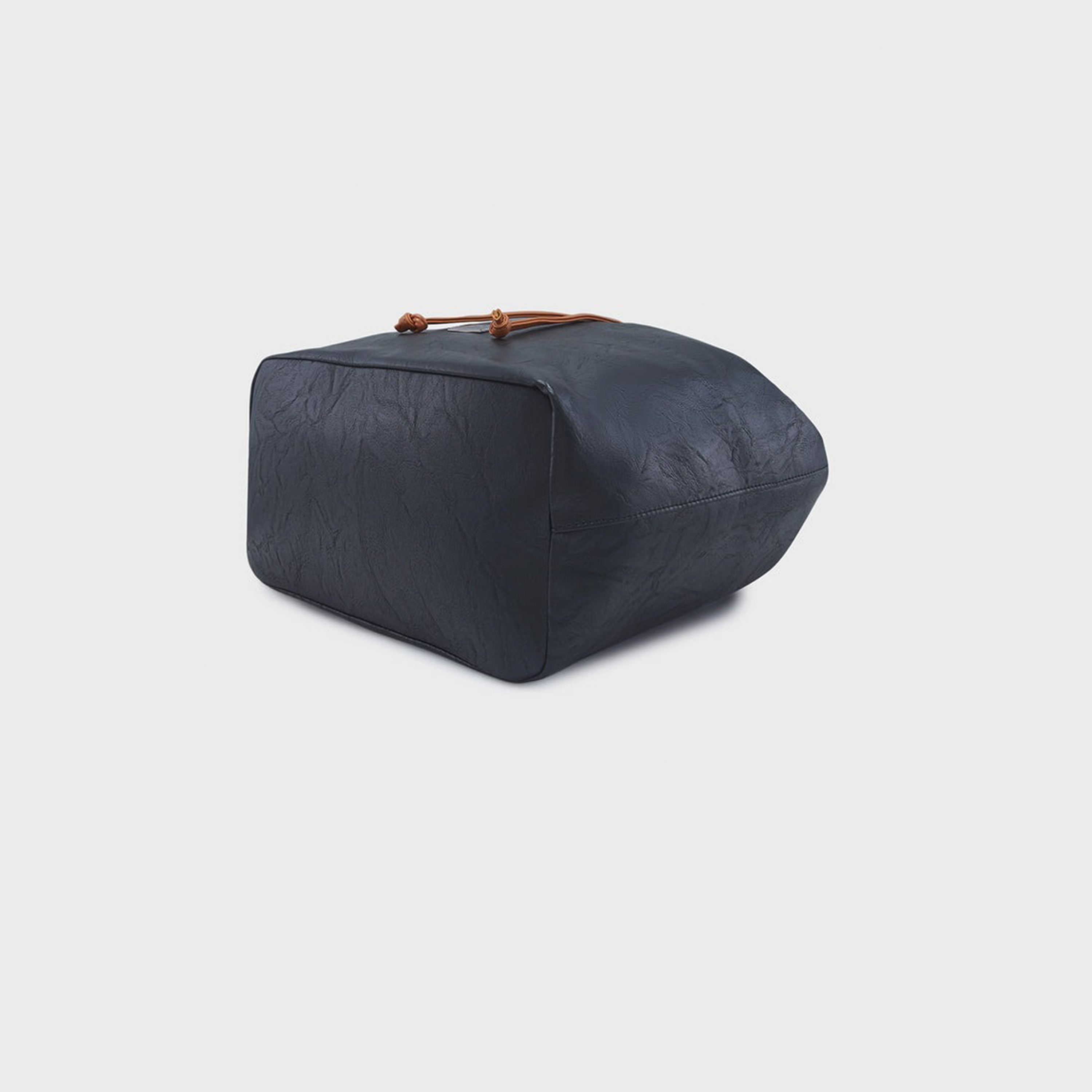 حقيبة كتف Caprese ذاتية التصميم بمقبض مزدوج مع إغلاق برباط | 33 × 25 × 14 سم-women-bagsandwallets-handbags-image-2