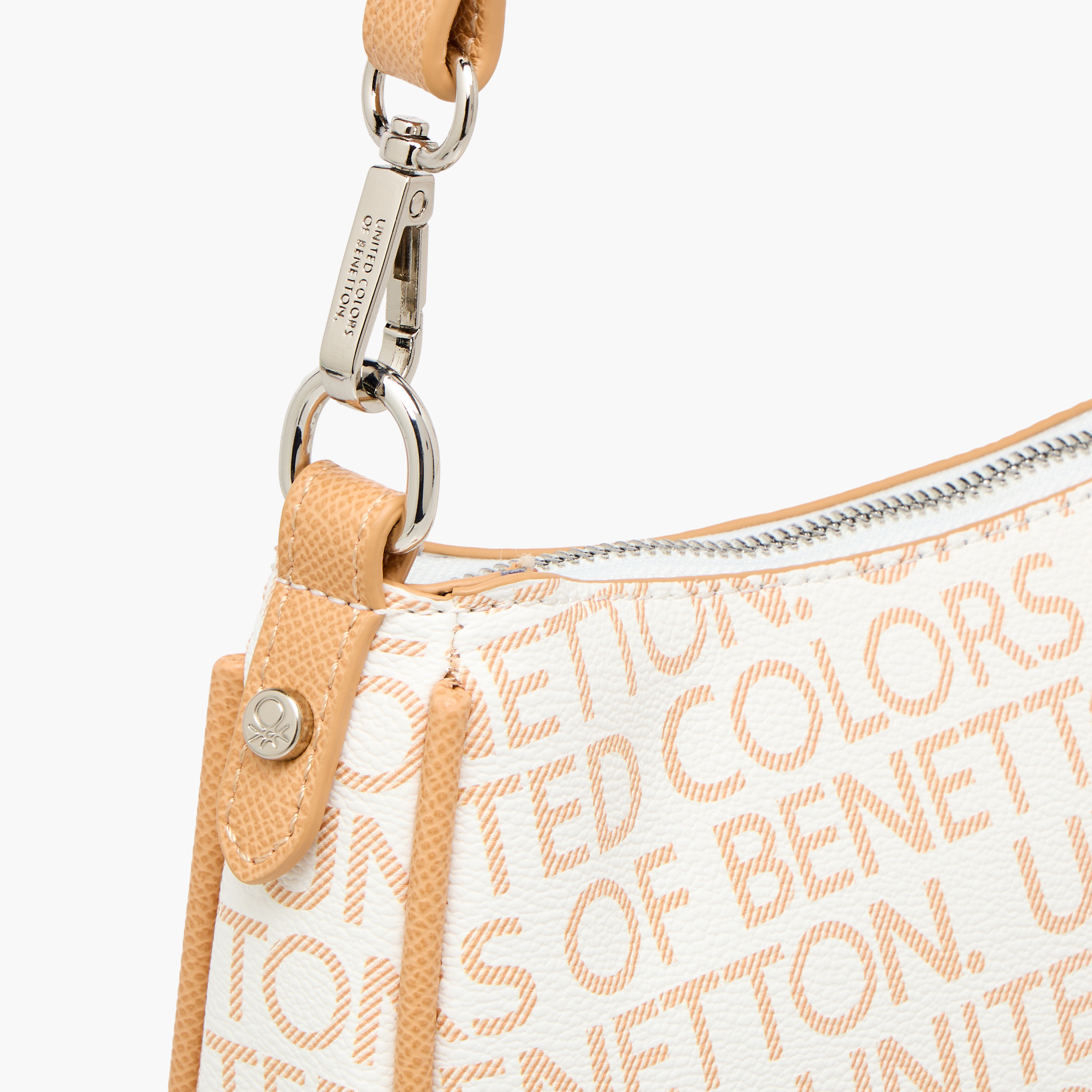 شنطة كروس بطبعات شعار مع حزام قابل للتعديل من يو سي بي-women-bagsandwallets-handbags-image-6