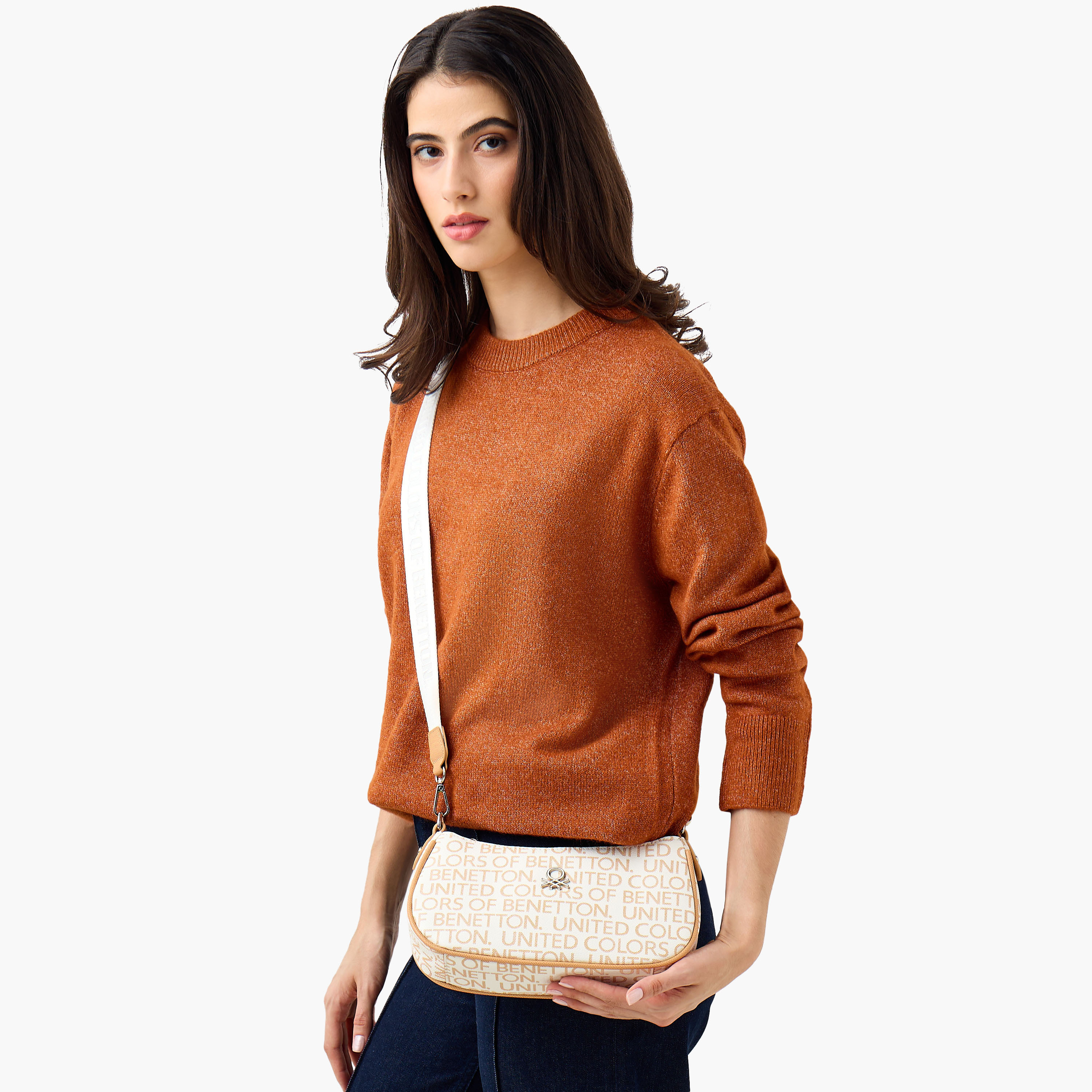 شنطة كروس بطبعات شعار مع حزام قابل للتعديل من يو سي بي-women-bagsandwallets-handbags-image-8