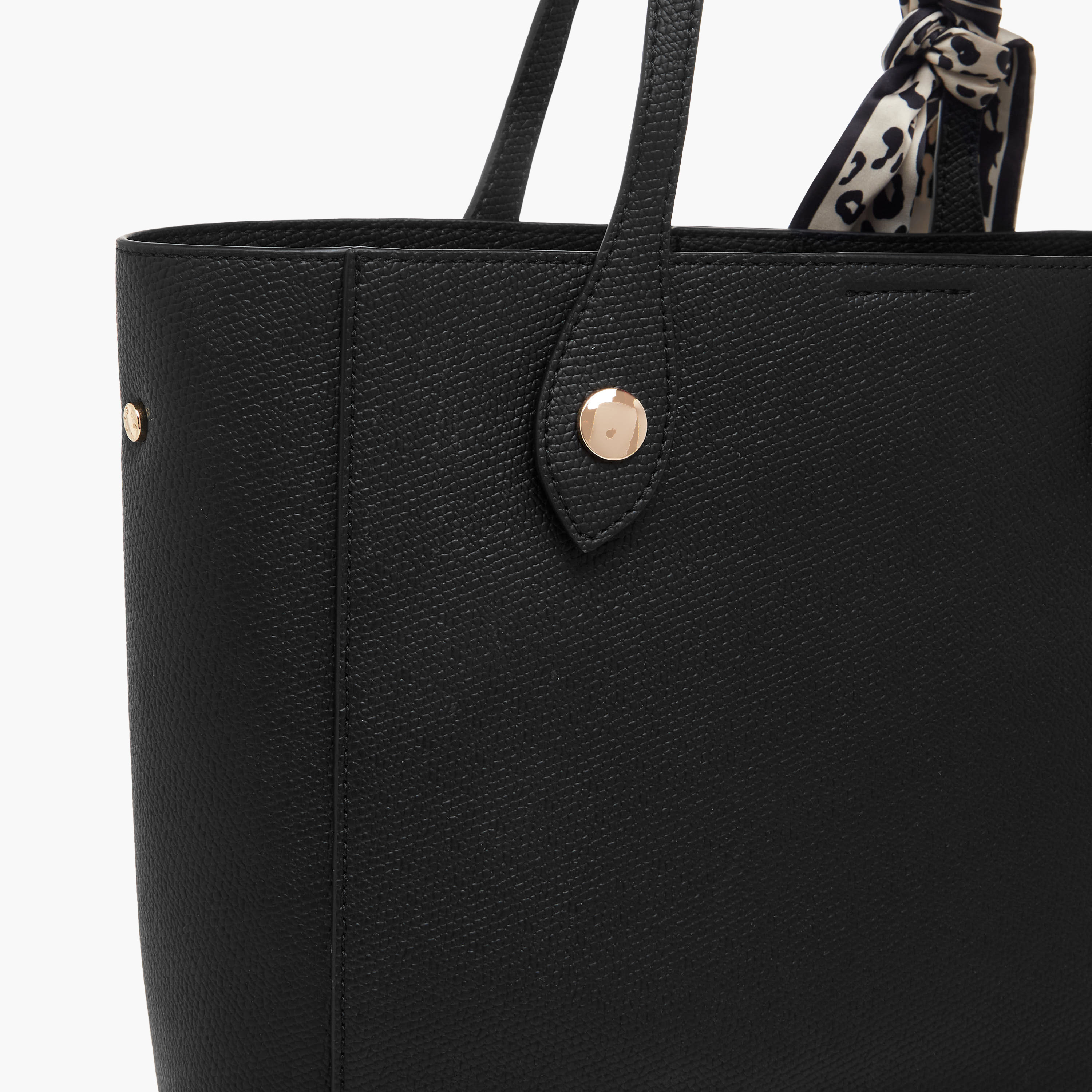شنطة توت بارزة الملمس بتفاصيل وشاح من سيسلي-women-bagsandwallets-handbags-image-7