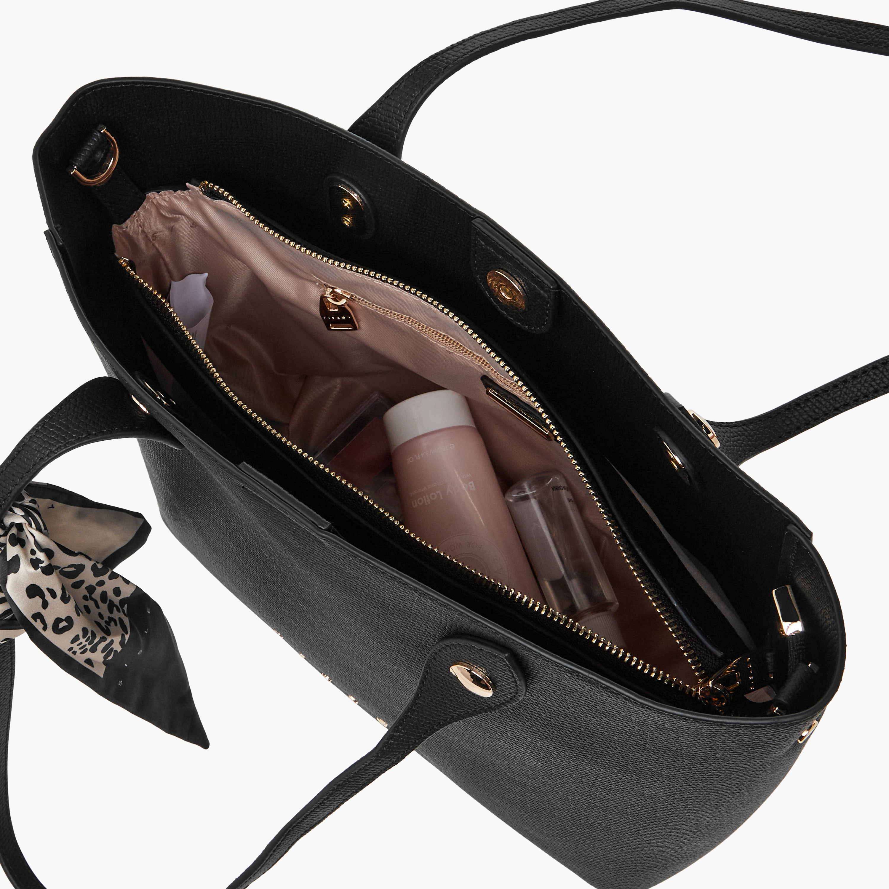 شنطة توت بارزة الملمس بتفاصيل وشاح من سيسلي-women-bagsandwallets-handbags-image-8