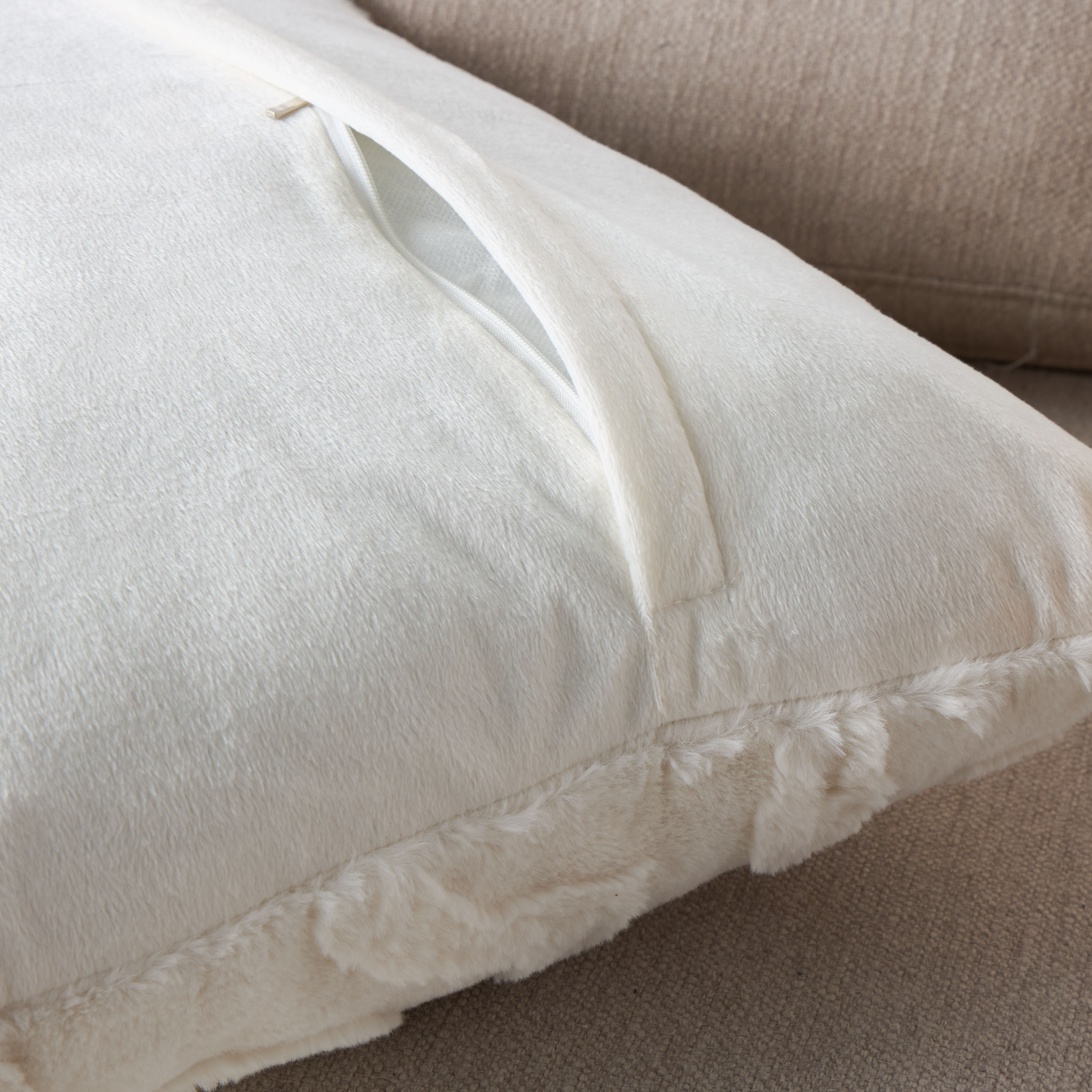 Gia Como - Jacquard Cushion Rabbit Fur - Ivory-household-cushionsandthrows-filledcushions-decorativecushions-image-4