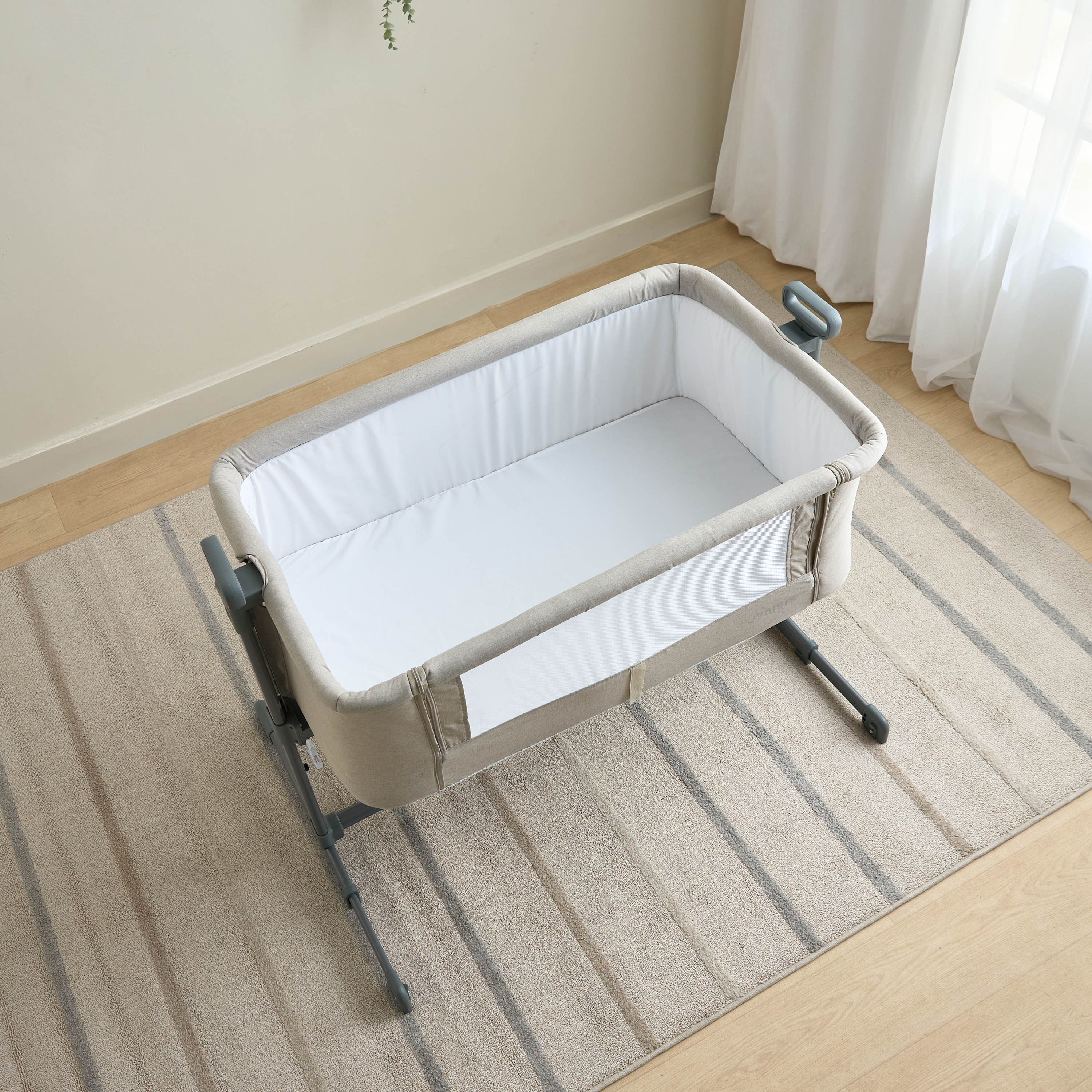 Juniors Peyton Side Bassinet-baby-nursery-furniture-cribsandbeds-bassinets-image-9