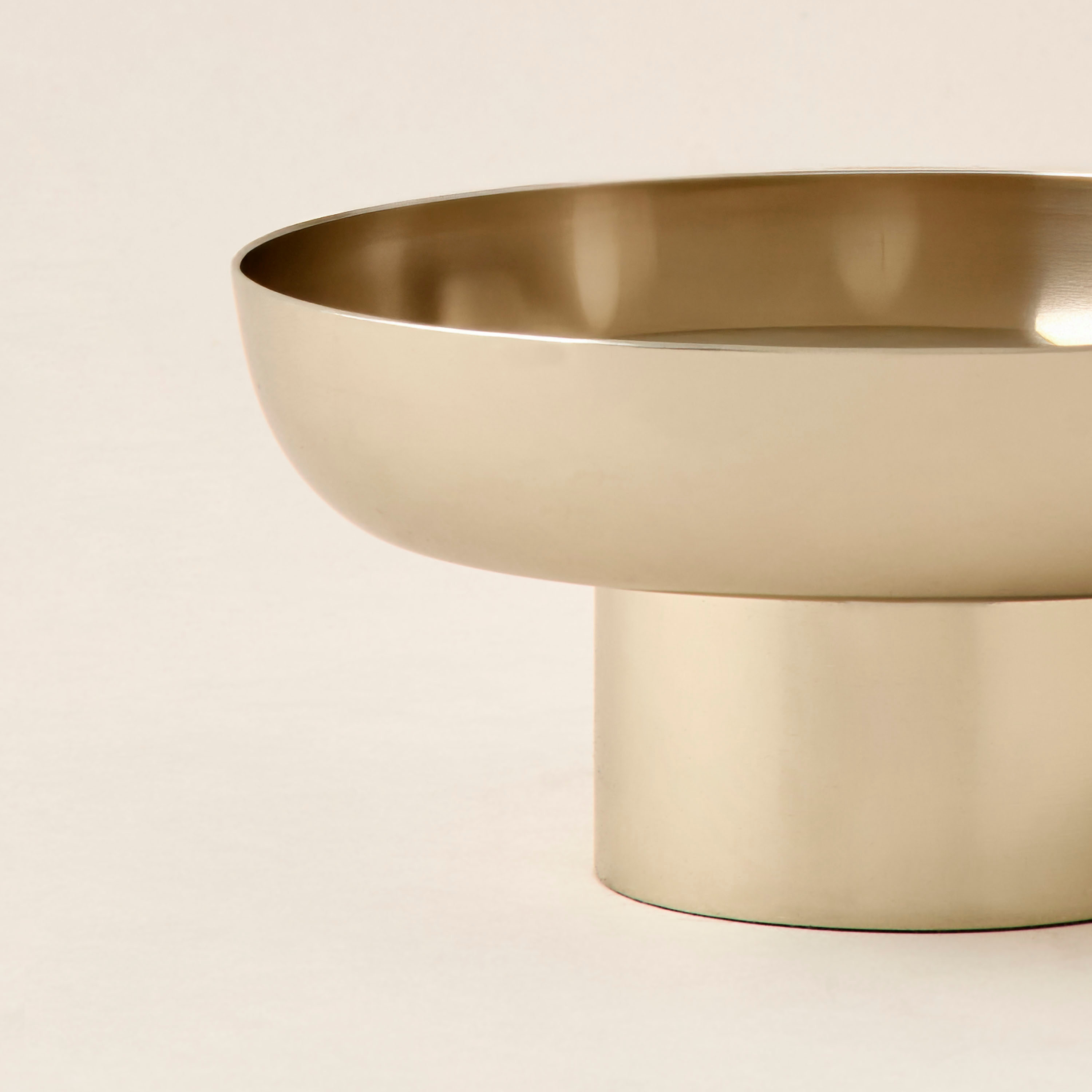 Decorative Footed Bowl - 17x17x8 cms-household-decor-vasesandbowls-image-4