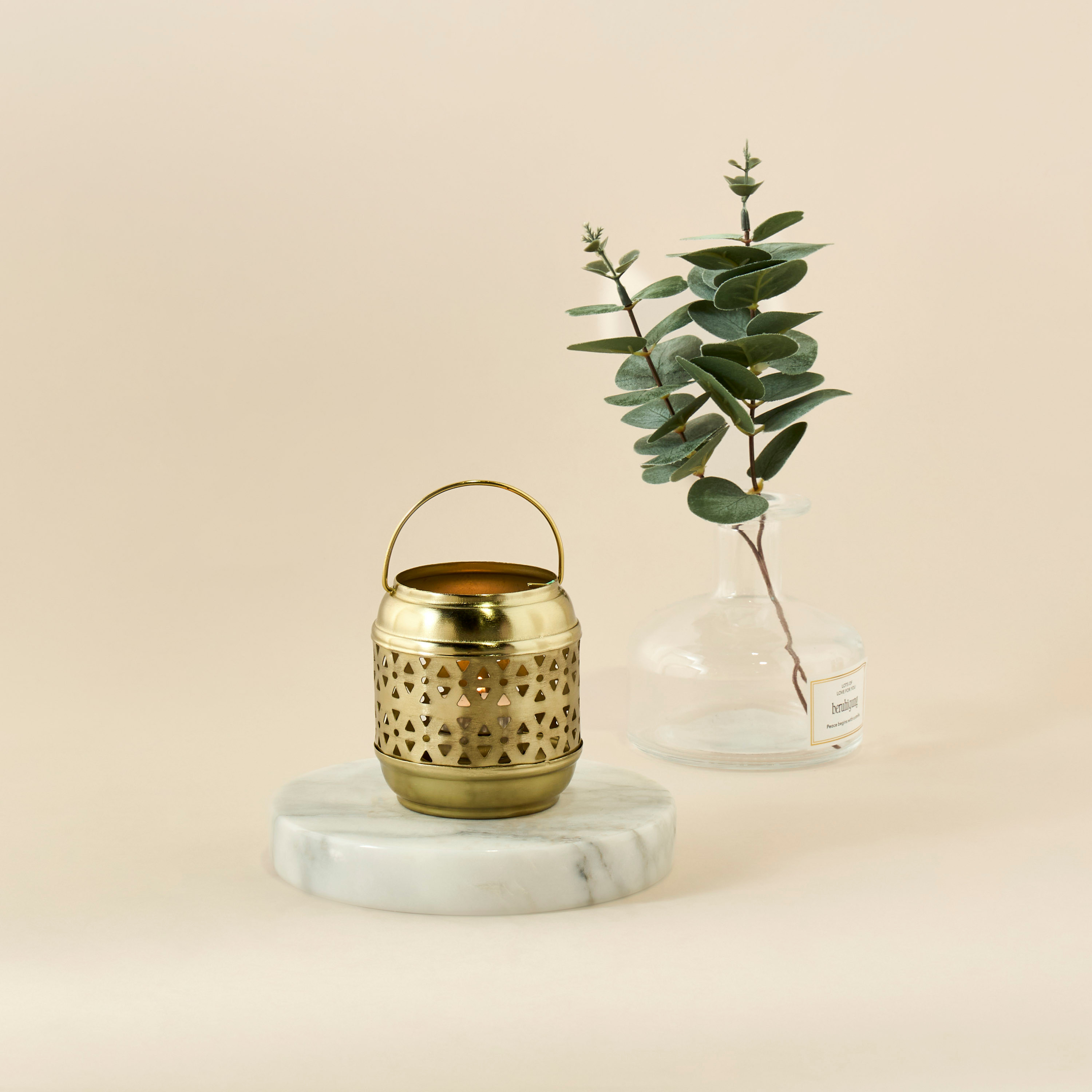فانوس معدني بمقبض وتفاصيل مفرغة-household-decor-candleholdersandlanterns-image-2