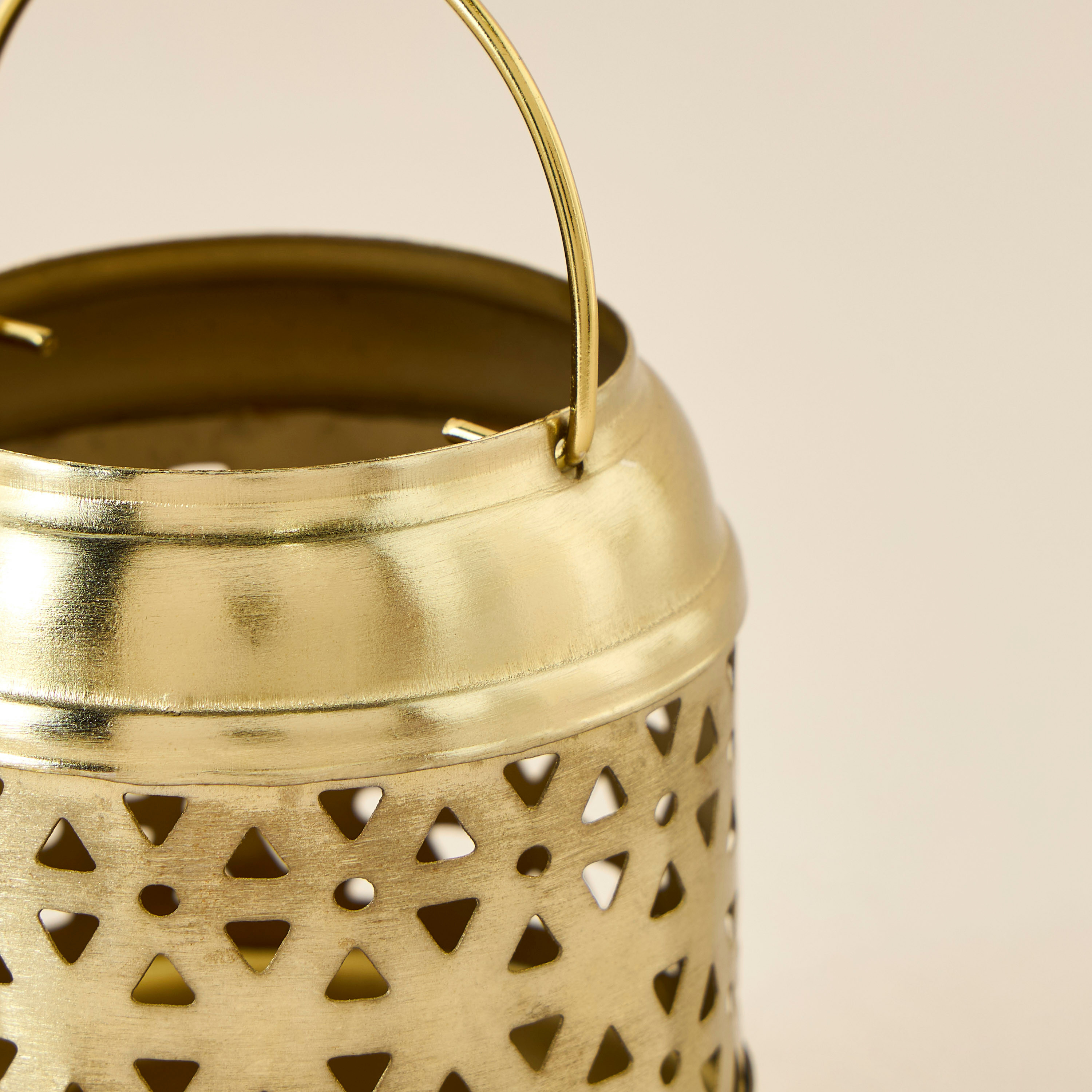 فانوس معدني بمقبض وتفاصيل مفرغة-household-decor-candleholdersandlanterns-image-3