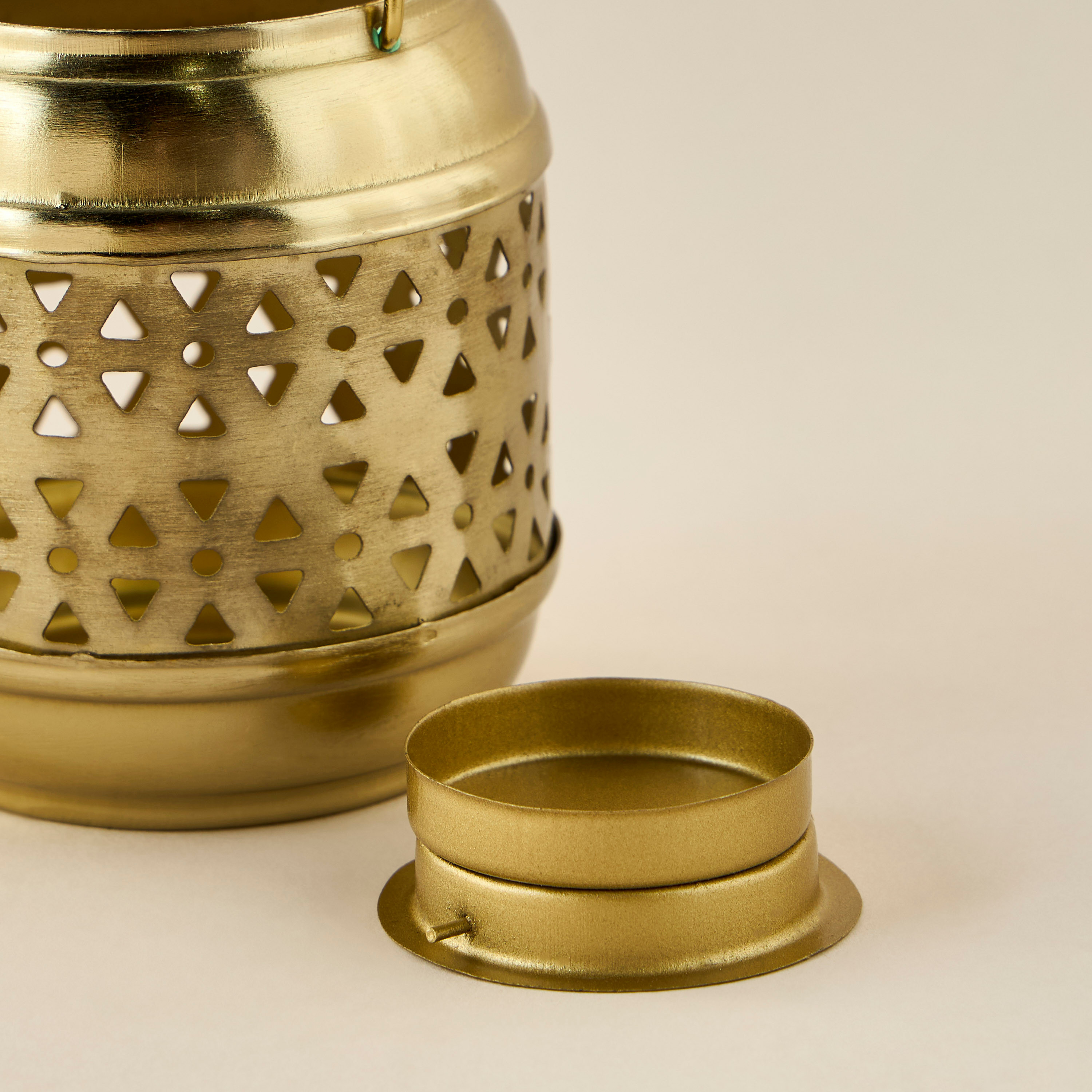 فانوس معدني بمقبض وتفاصيل مفرغة-household-decor-candleholdersandlanterns-image-4