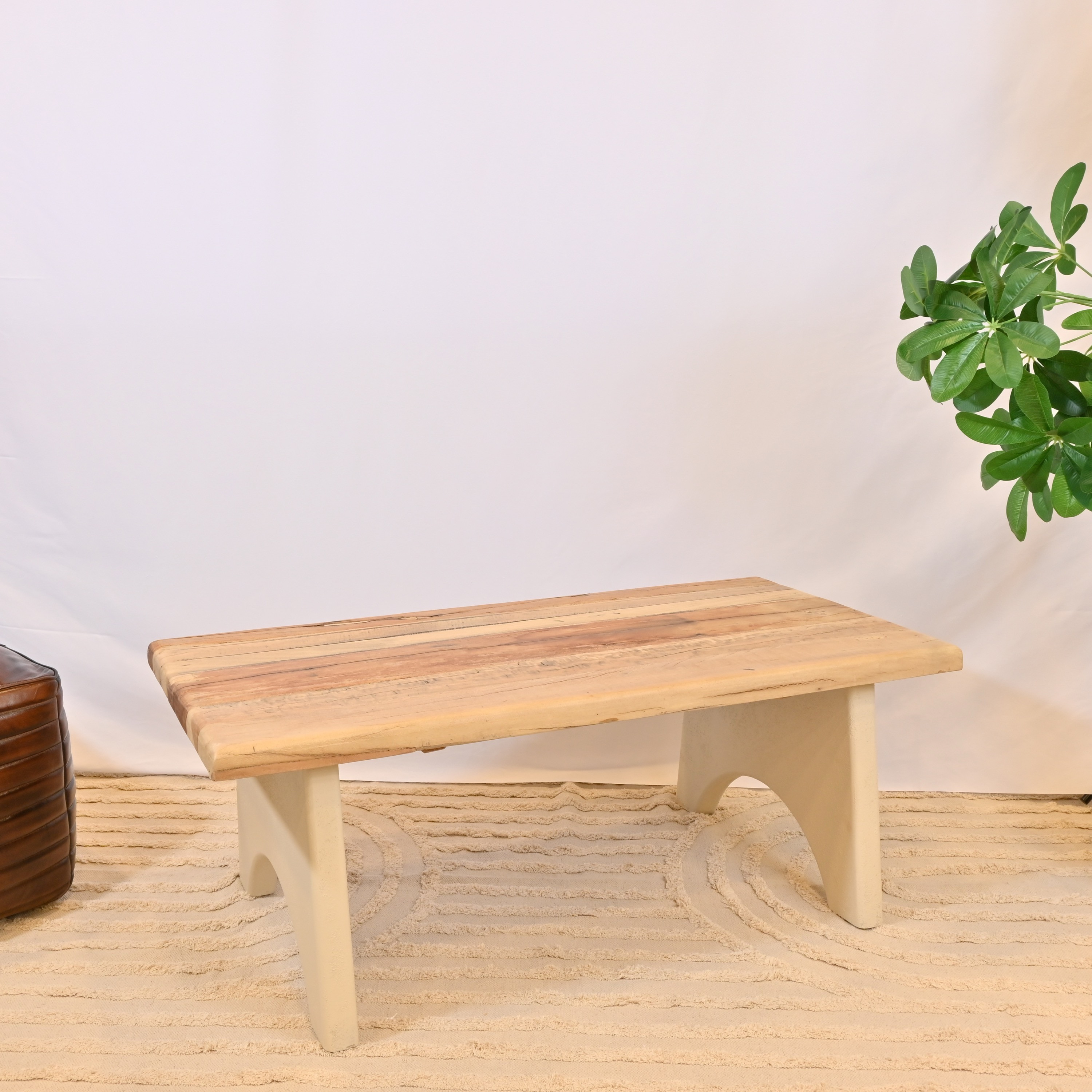 طاولة قهوة بسطح خشب صنعت بواسطة لايف ستايل-furniture-livingroom-coffeetables-image-1