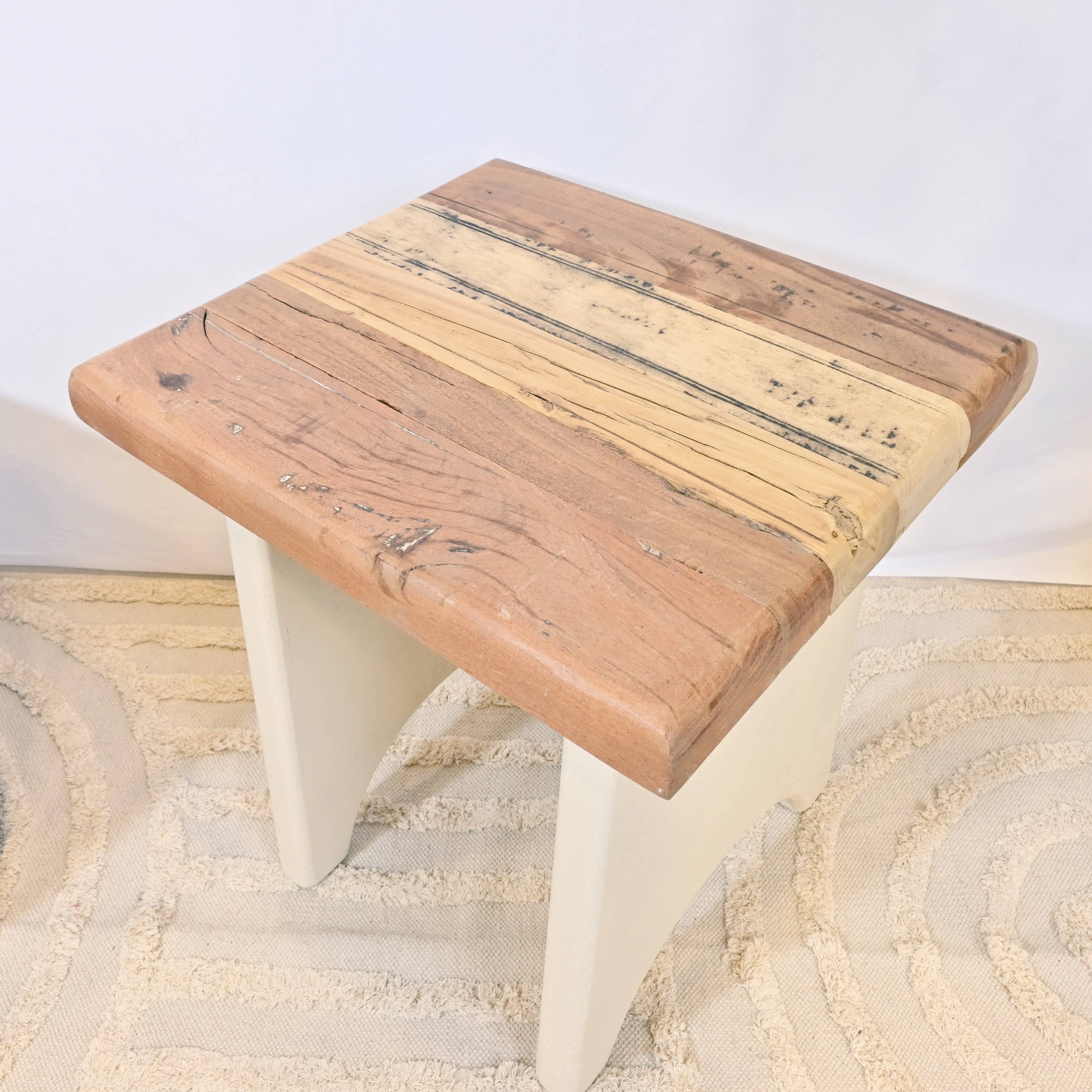 طاولة زينة بسطح خشب صنعت بواسطة لايف ستايل-furniture-livingroom-sideandendtables-image-4