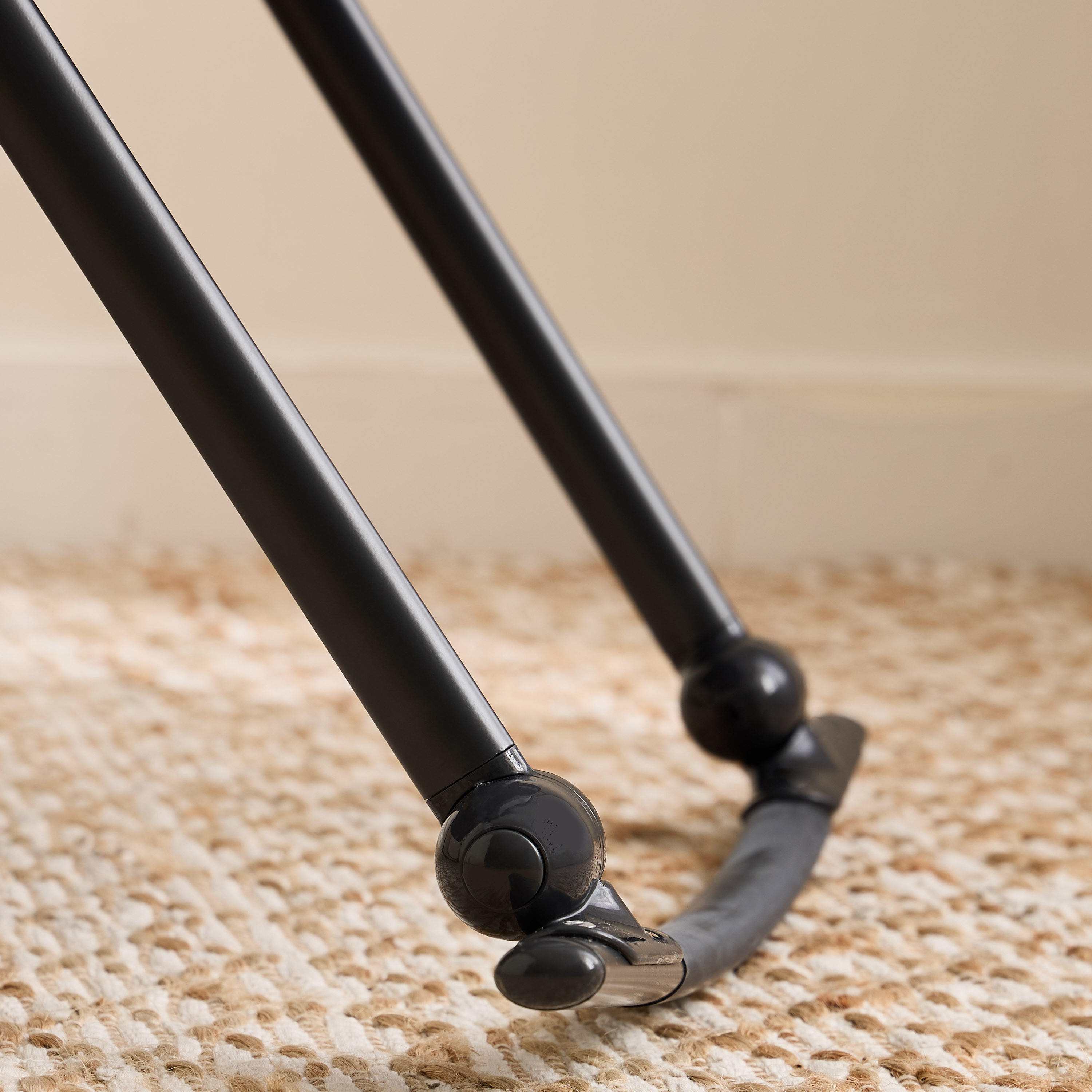 سرير متنقل بمظلة دافوديل من جونيورز-baby-nursery-furniture-cribsandbeds-bassinets-image-1