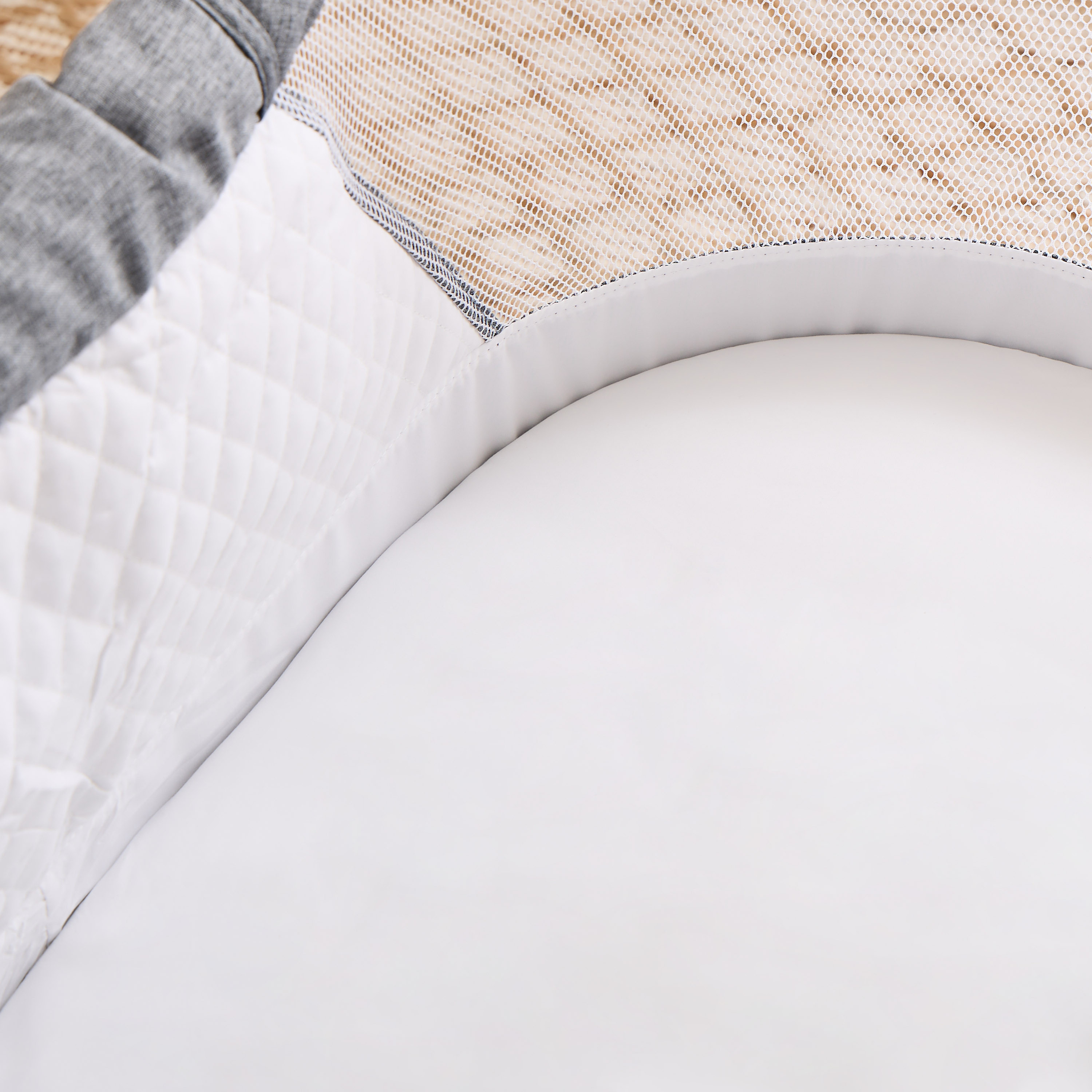 سرير متنقل بمظلة دافوديل من جونيورز-baby-nursery-furniture-cribsandbeds-bassinets-image-4