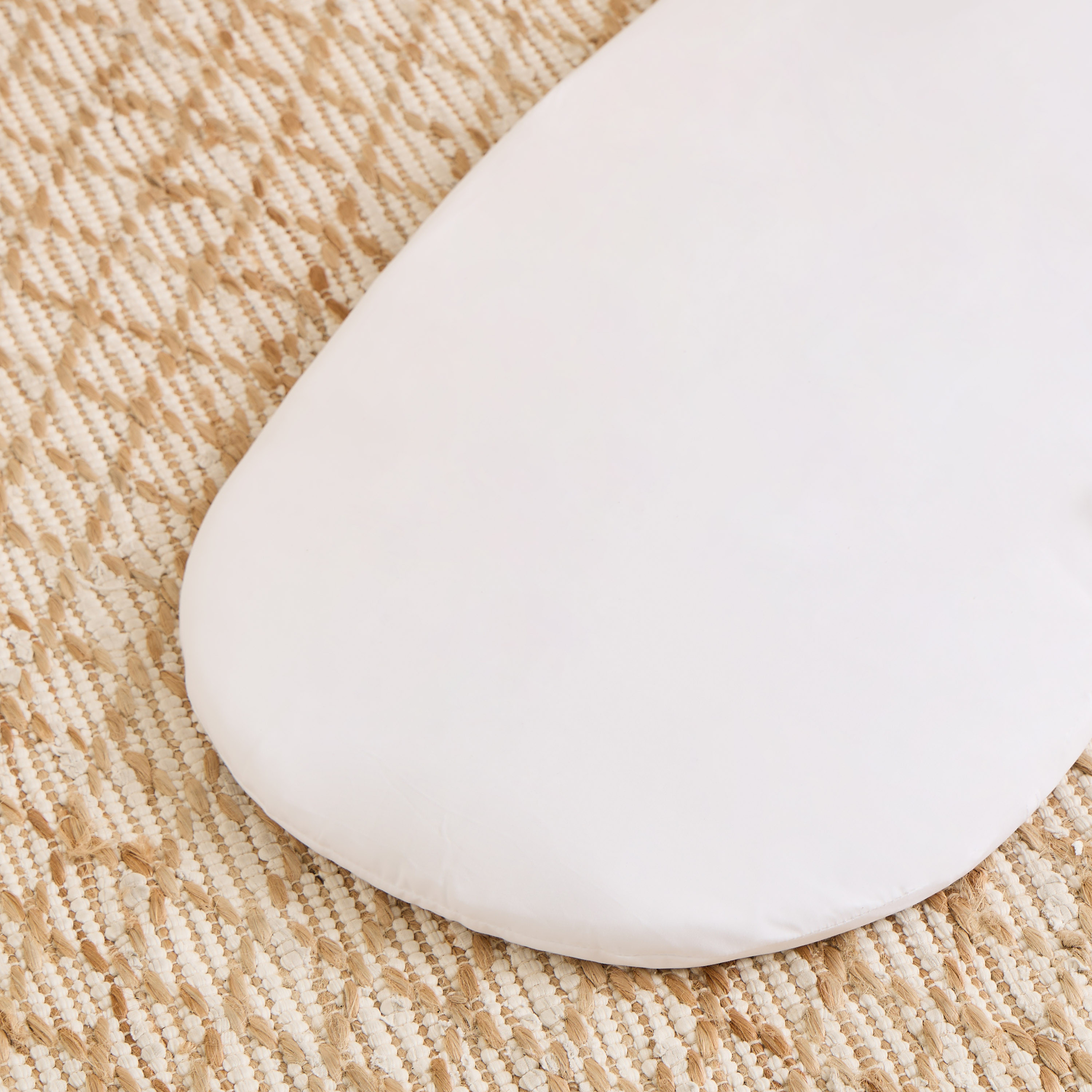 سرير متنقل بمظلة دافوديل من جونيورز-baby-nursery-furniture-cribsandbeds-bassinets-image-2