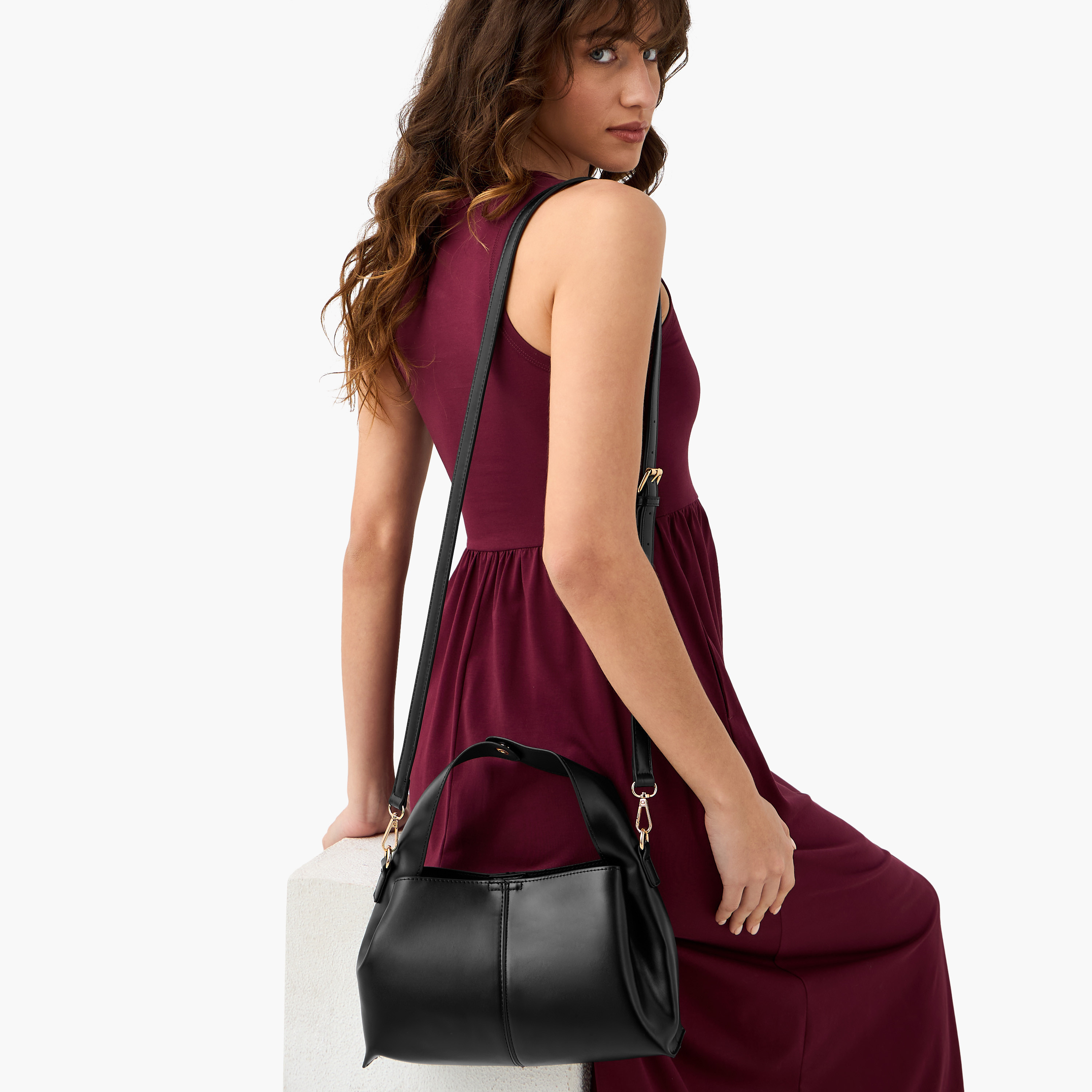 شنطة هوبو سادة مع شنطة صغيرة تيا من ساشا-women-bagsandwallets-handbags-image-2