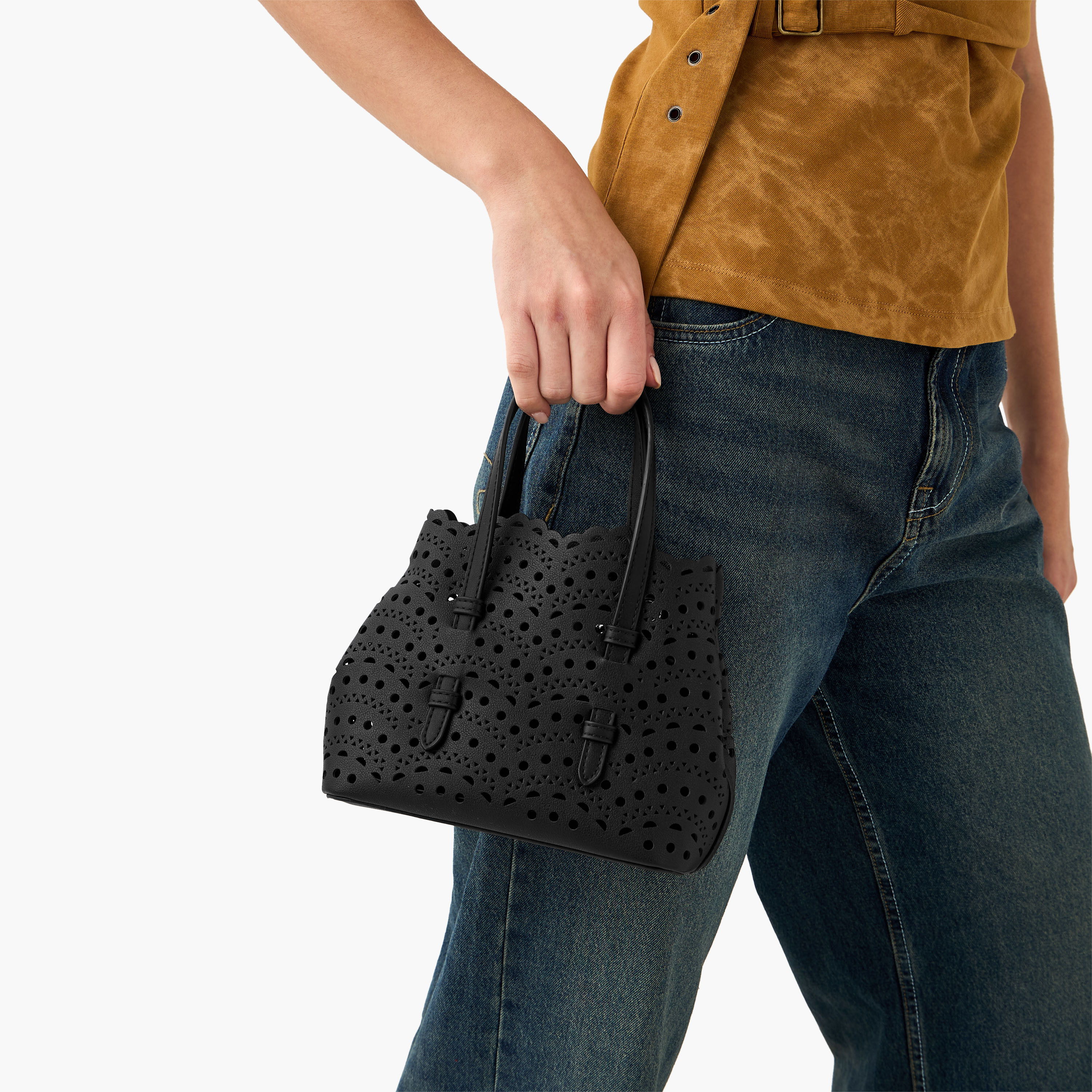 شنطة كروس بودي بتفاصيل مفرغة وشنطة صغيرة من ساشا-women-bagsandwallets-handbags-image-10