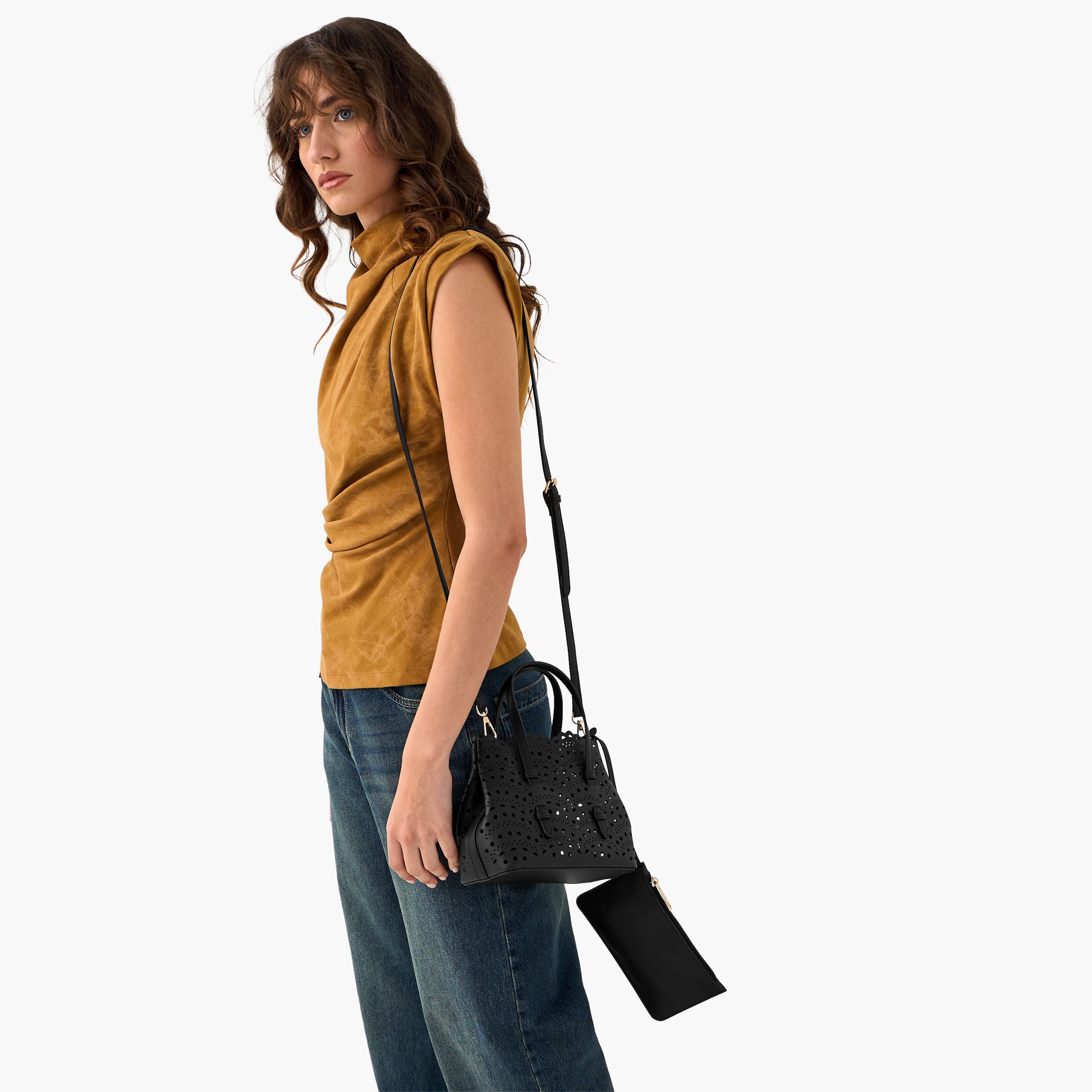 شنطة كروس بودي بتفاصيل مفرغة وشنطة صغيرة من ساشا-women-bagsandwallets-handbags-image-2